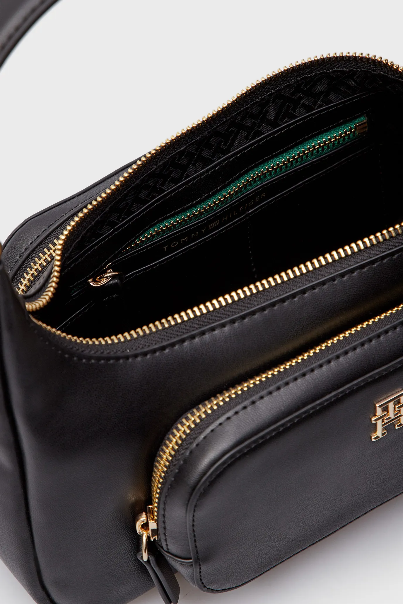 Жіноча чорна сумка TH SOFT UTILITY SHOULDER BAG PU 5