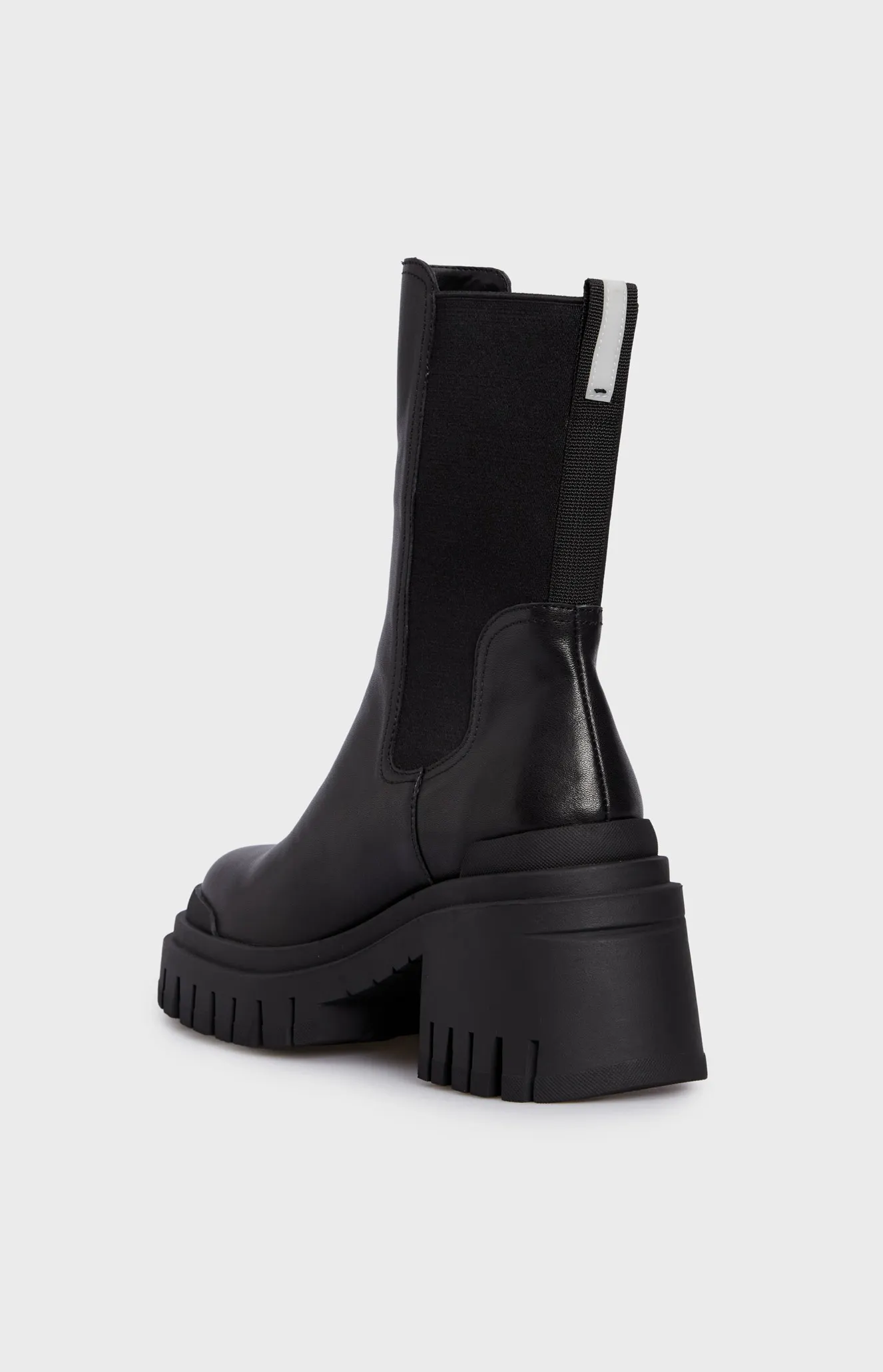 Женские черные кожаные ботильоны Oxalis 5