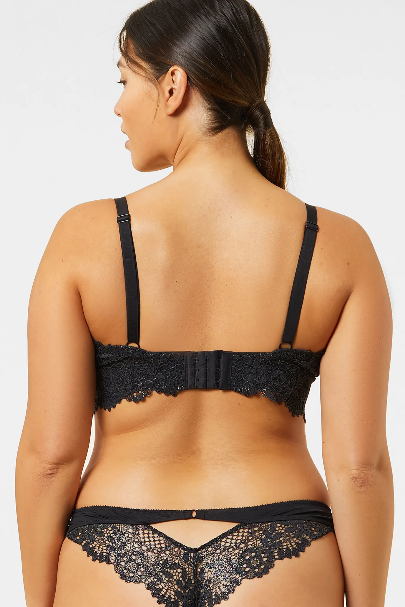 Жіночий чорний бюстгальтер з м'якою трикутною чашкою SUCCESS 3