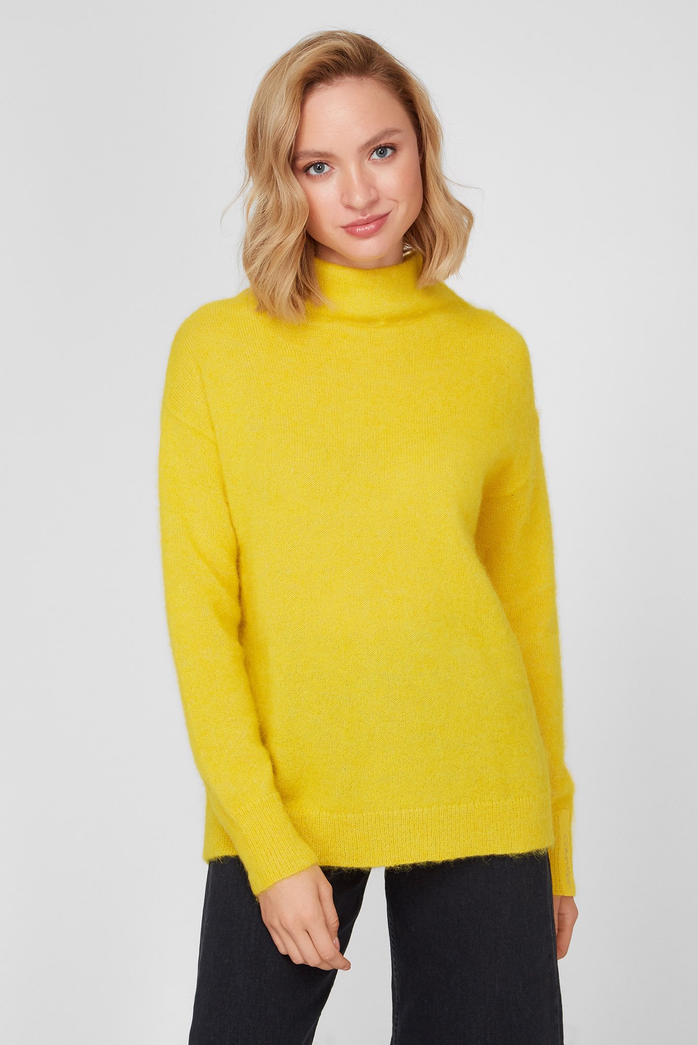 Жіночий жовтий вовняний светр FLUFFY TURTLENECK 1