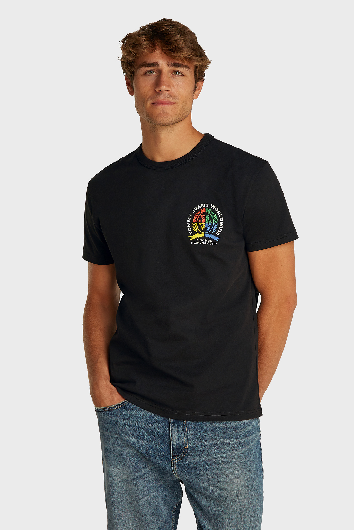 Мужская черная футболка TJM REG POP CREST TEE EXT Черный S Tommy Jeans DM0DM20809 Мужская черная футболка TJM REG POP CREST TEE EXT Черный S Tommy Jeans DM0DM20809