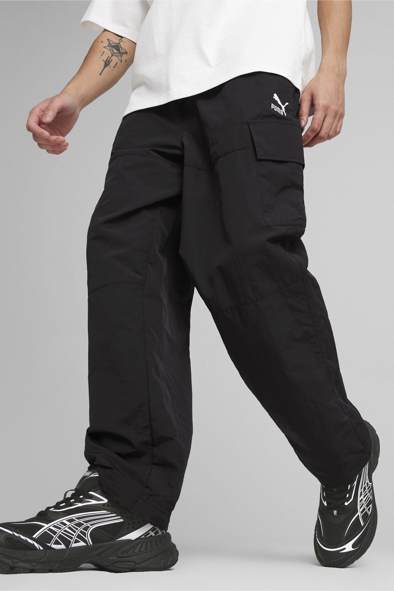 Чоловічі чорні спортивні штани CLASSICS Men's Cargo Pants 1