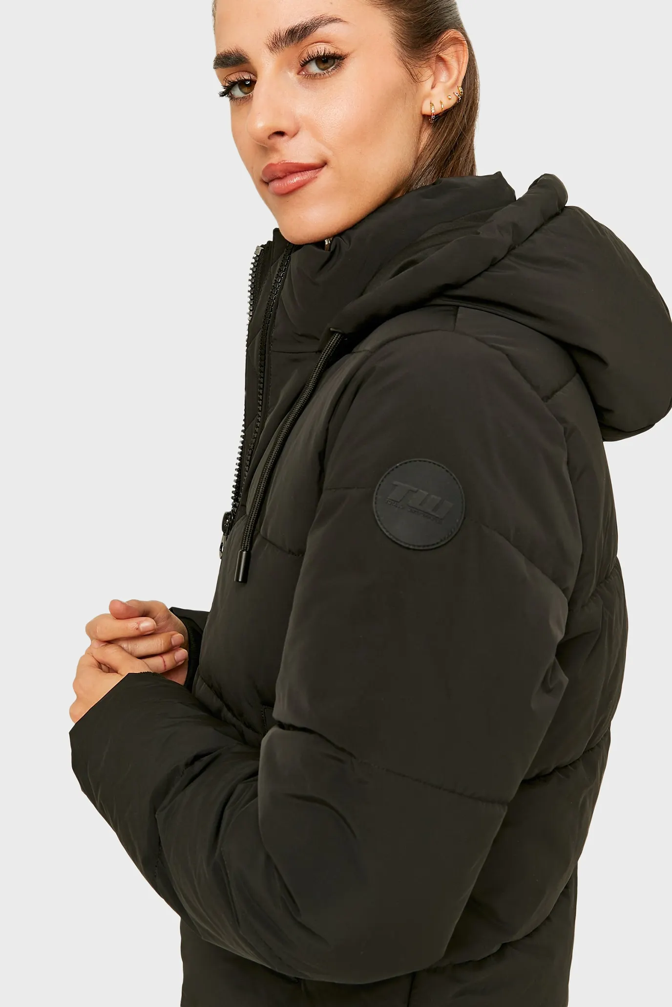 Жіноча чорна куртка 3