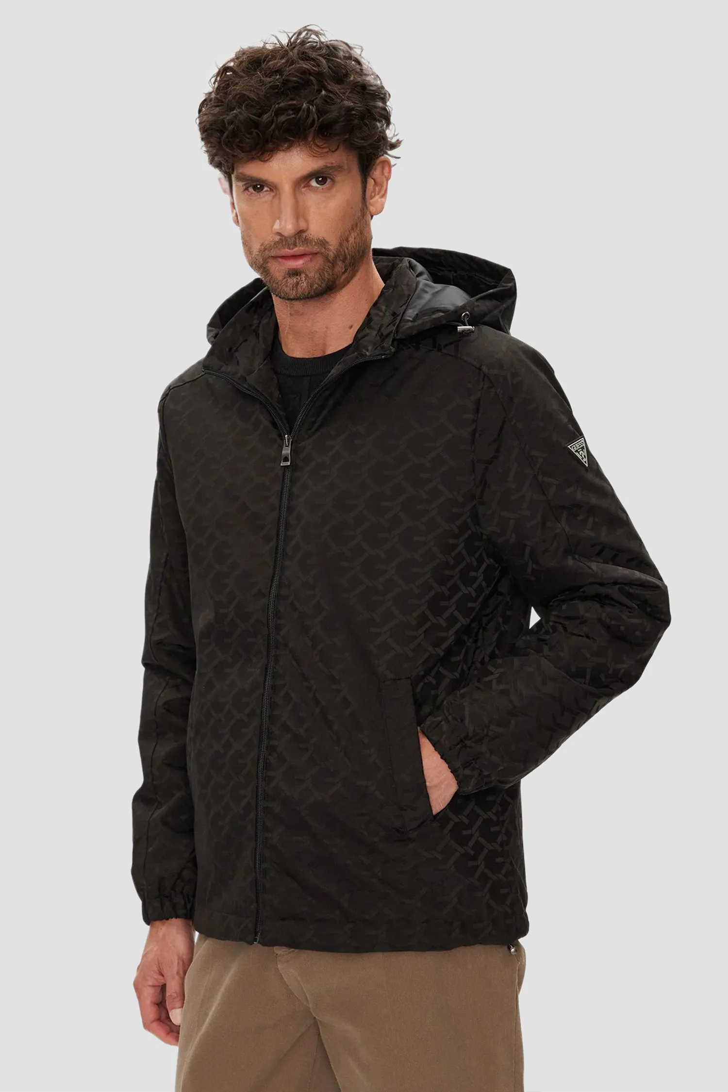 Чоловіча чорна куртка з візерунком 1