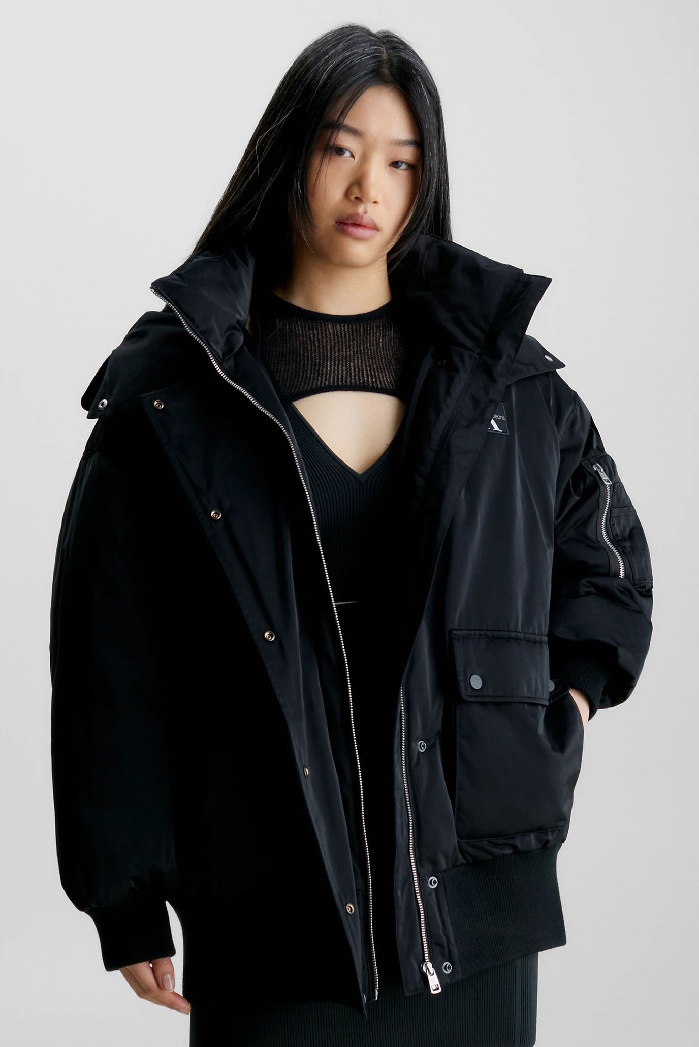 Жіноча чорна куртка ARCHIVAL OVERSIZED HOODED BOMBER 1