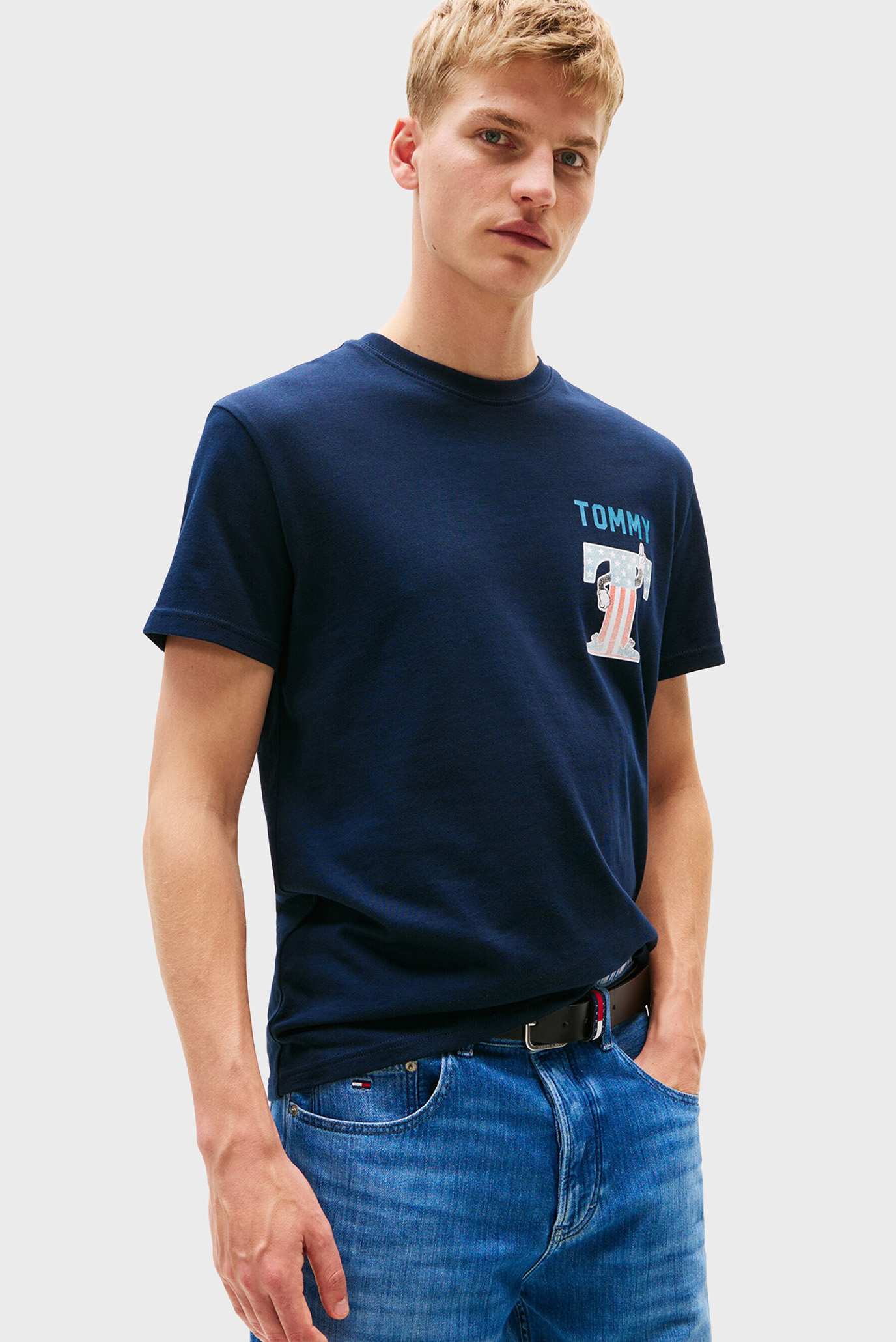 Мужская темно-синяя футболка REG USA SCRIPT Синий XL Tommy Jeans DM0DM21914 Мужская темно-синяя футболка REG USA SCRIPT Синий XL Tommy Jeans DM0DM21914