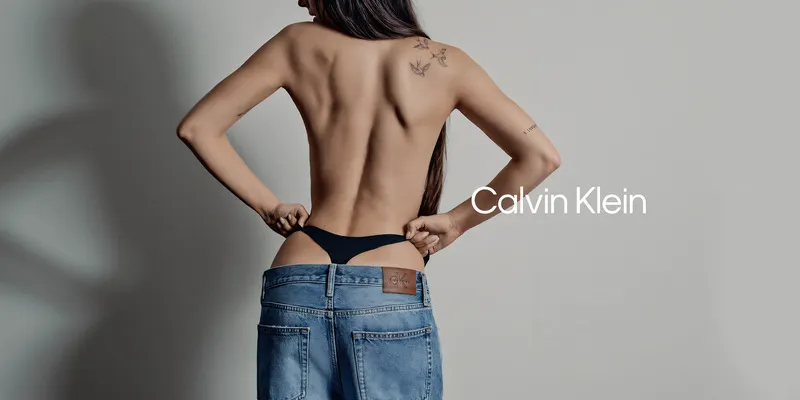 Calvin Klein з Дакота Джонсон фото