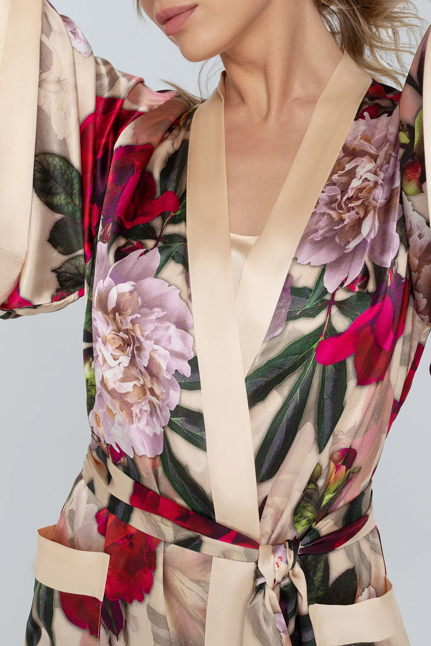 Жіночий шовковий пеньюар з візерунком 4