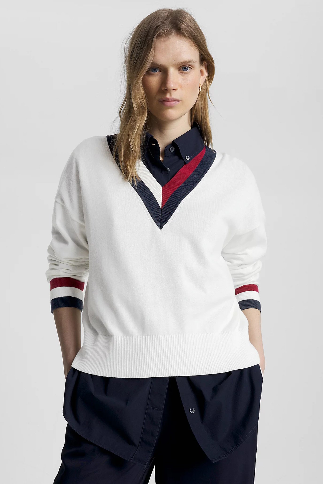 Жіночий білий пуловер GS CO V-NK 1