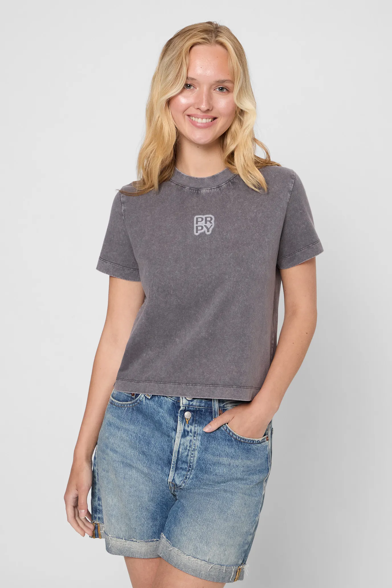 Жіноча сіра футболка 1