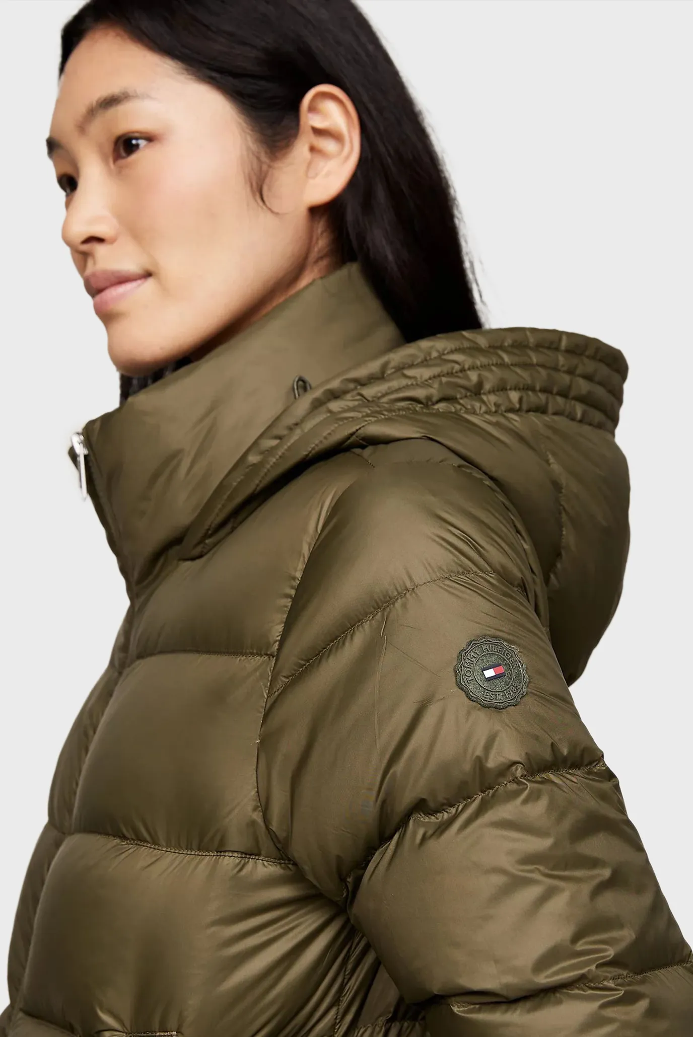 Жіночий оливковий пуховик 4