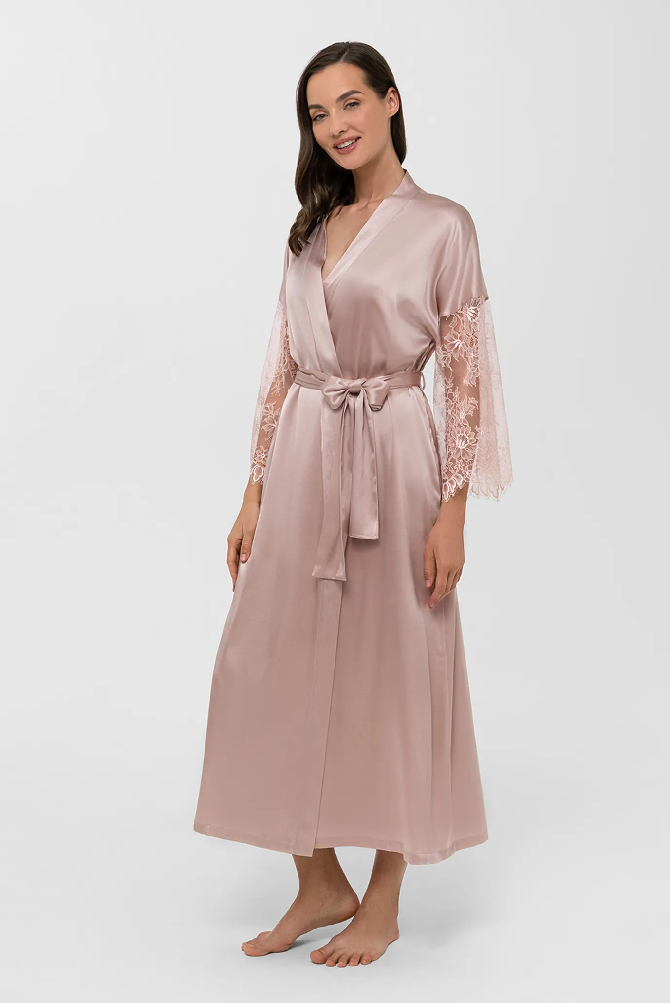 Женский пудровый шелковый пеньюар 2