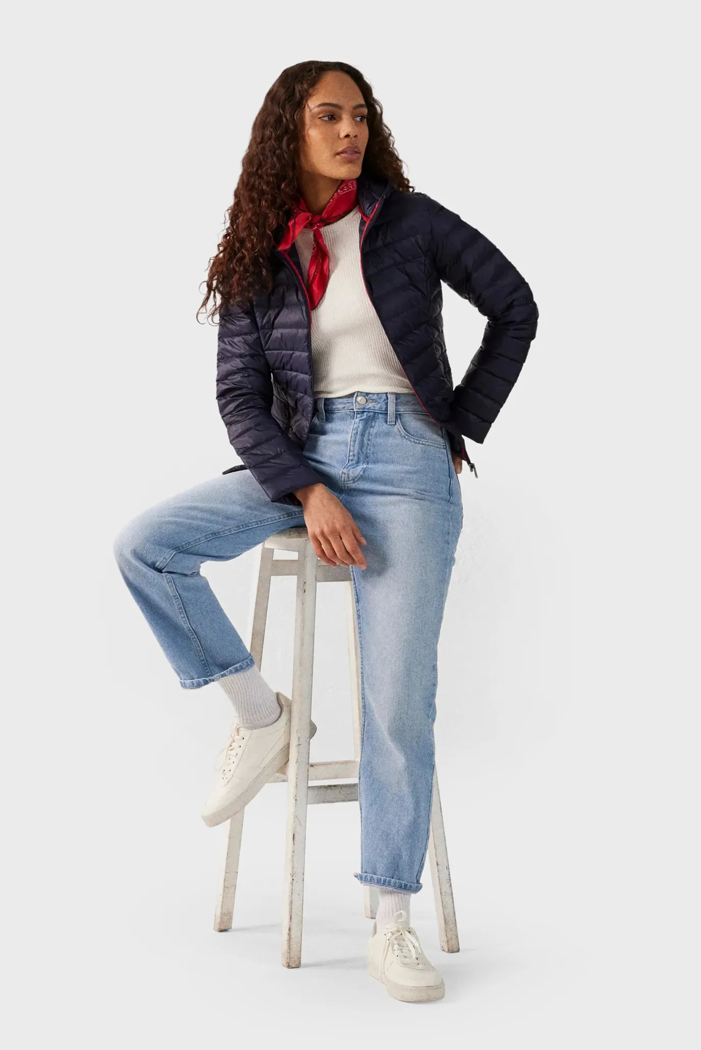 Жіночий темно-синій пуховик 2