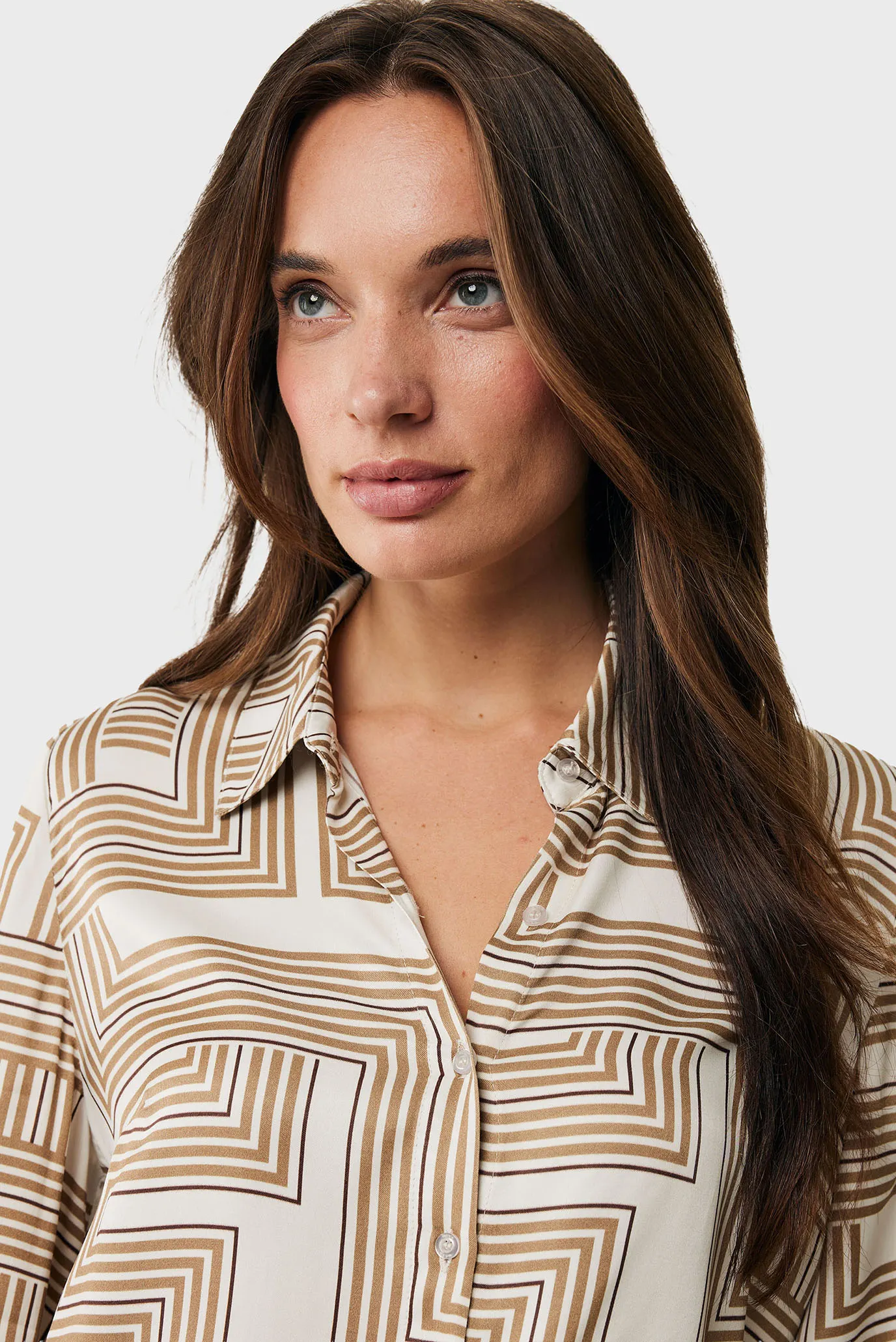 Жіноча бежева блуза з візерунком Graphic blouse 4