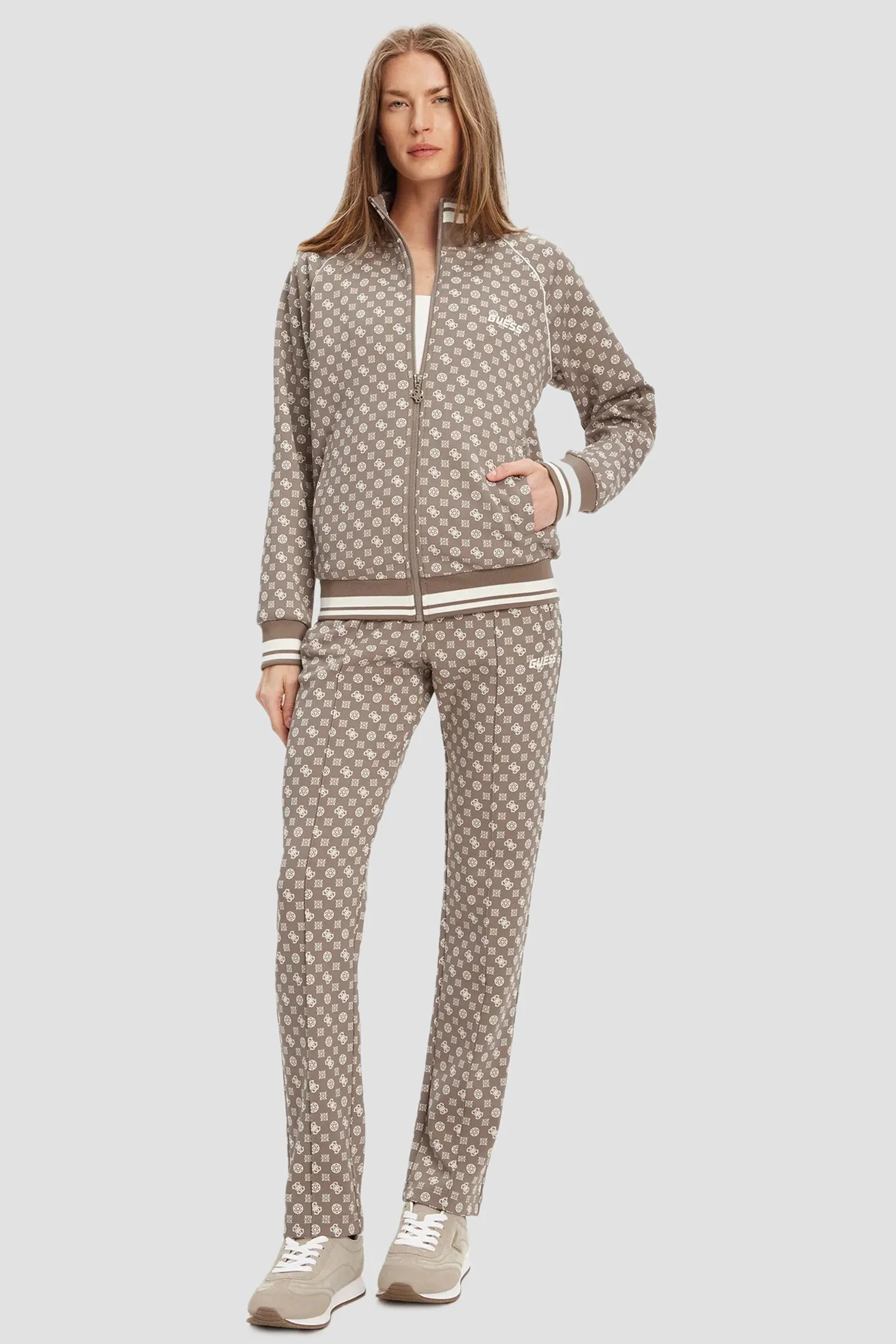 Женские бежевые спортивные брюки с узором 2