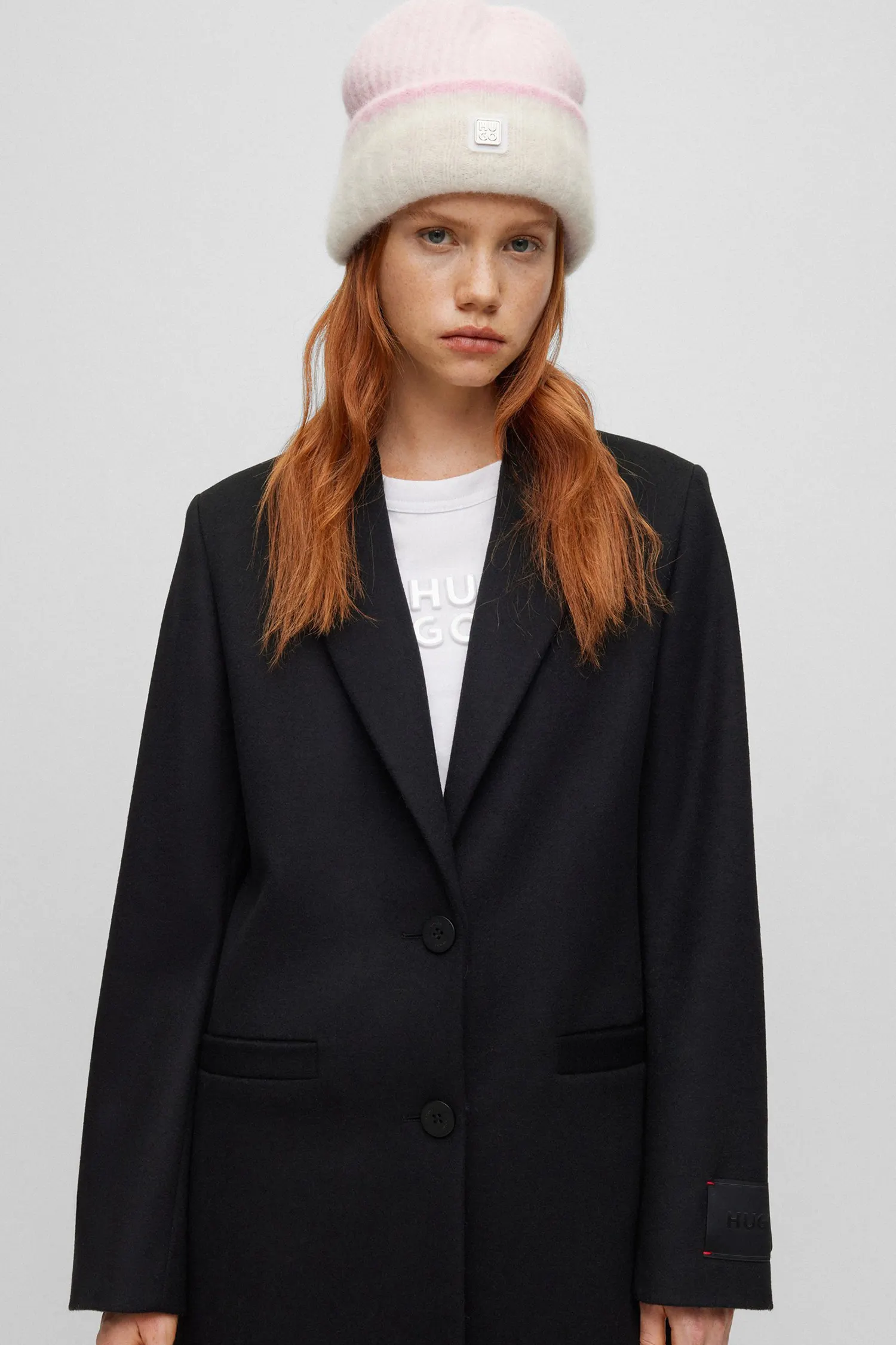 Женская розовая шапка 5