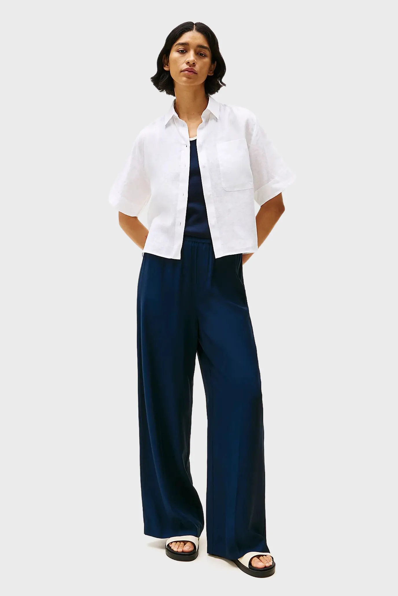 Женская белая льняная рубашка ESS 2