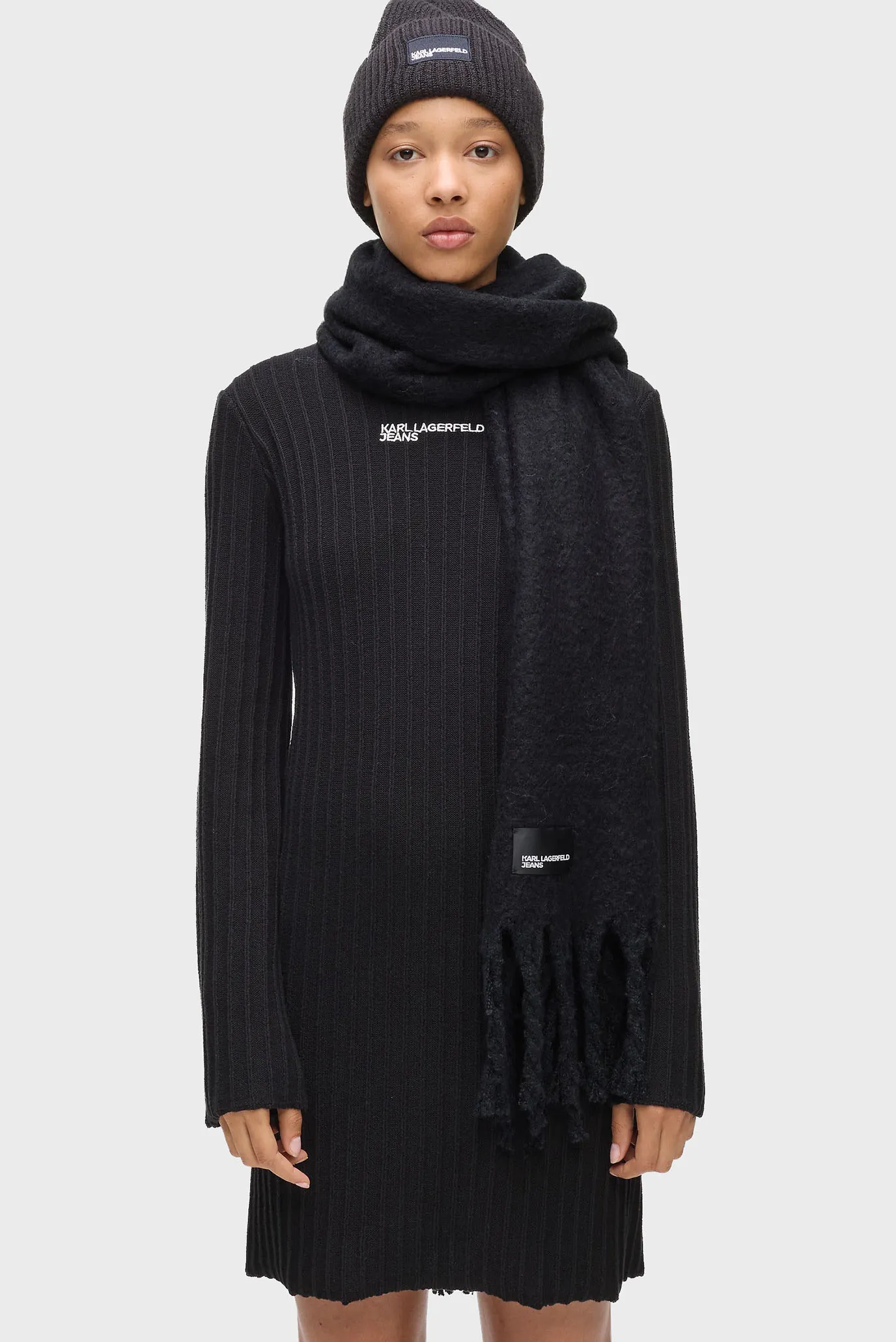 Жіночий чорний шарф chunky 2