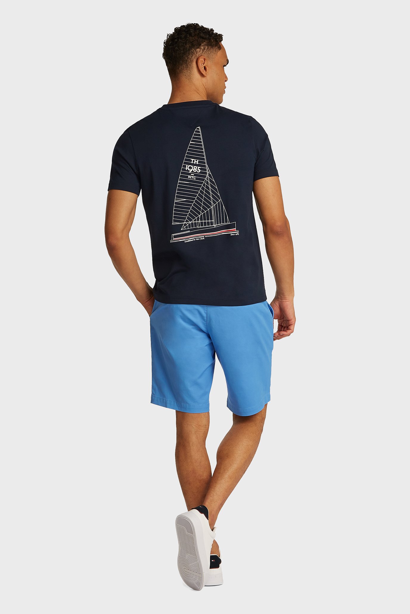 Мужская темно-синяя футболка OUTLINE SAILING Синий XXL Tommy Hilfiger MW0MW38614 Мужская темно-синяя футболка OUTLINE SAILING Синий XXL Tommy Hilfiger MW0MW38614