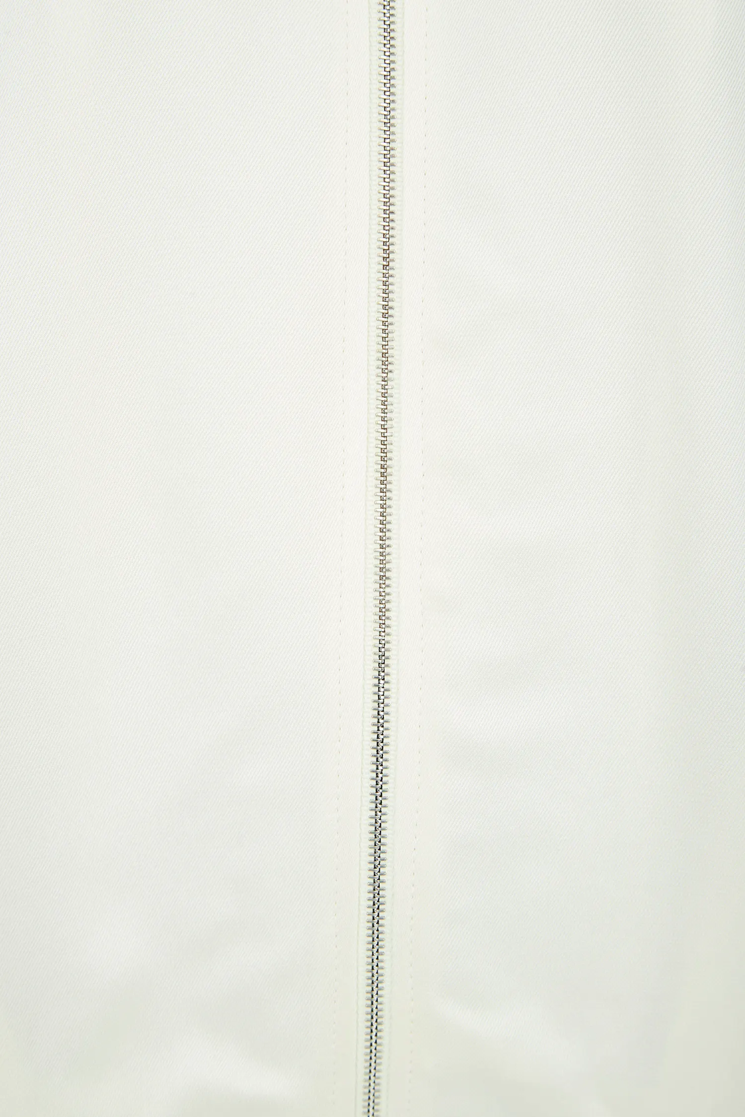 Жіночий білий бомбер 4