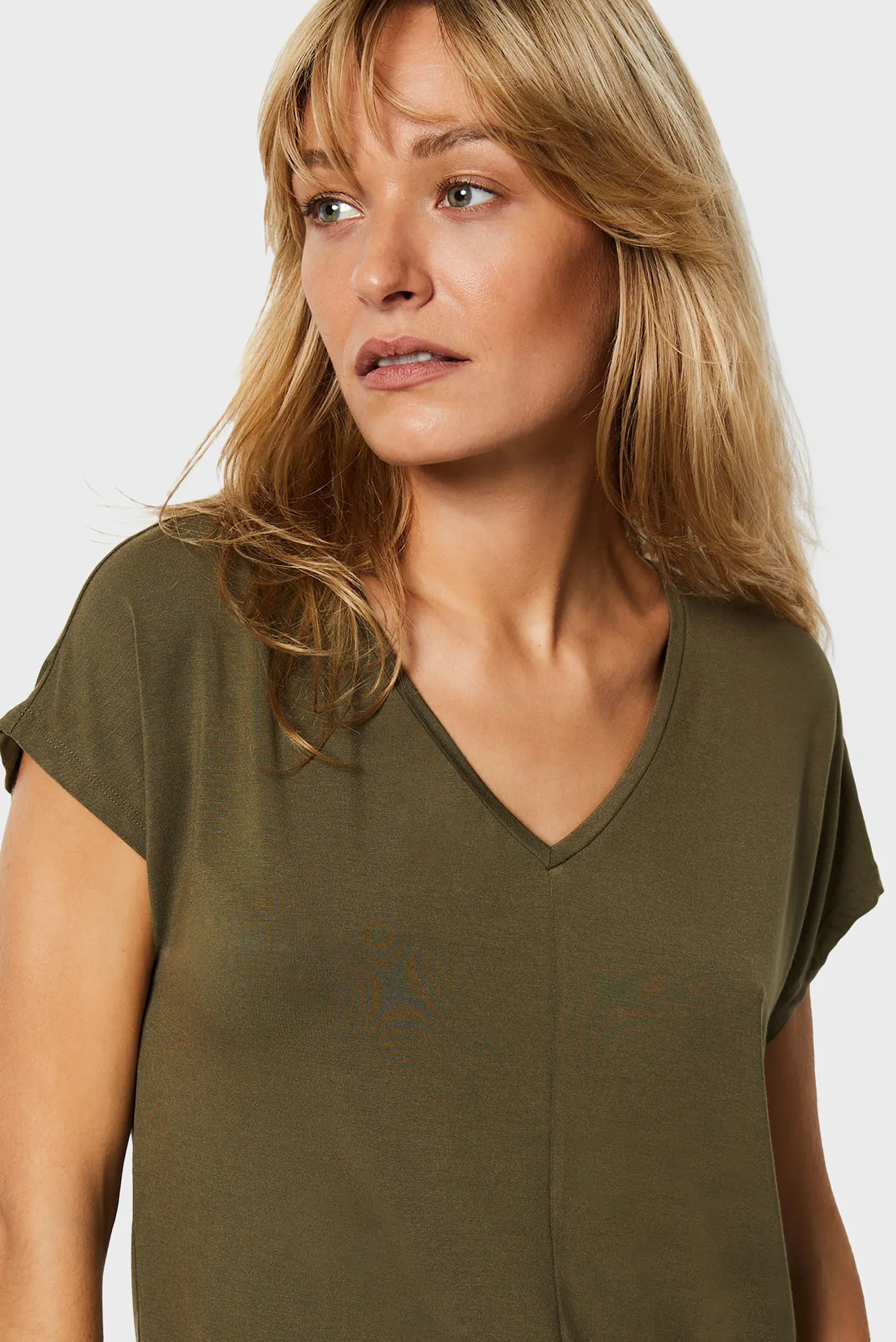 Жіноча оливкова футболка MODY 4