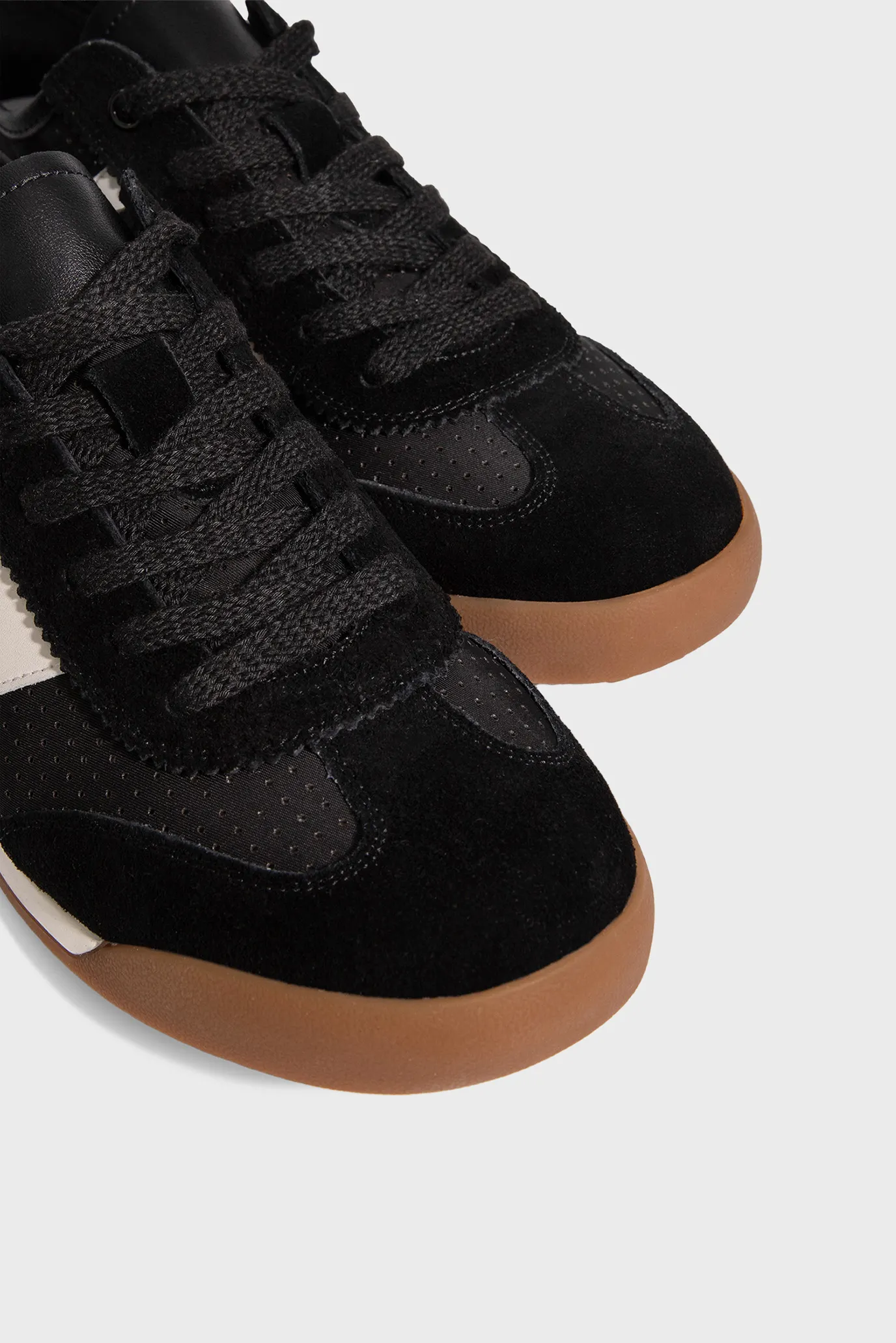 Мужские черные кроссовки 2