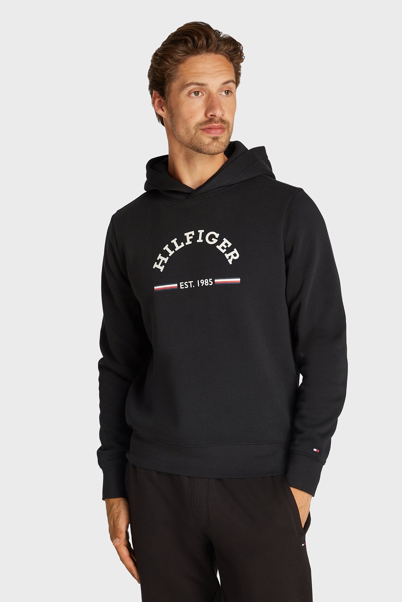 Мужское черное худи ROUNDALL Черный XL Tommy Hilfiger MW0MW35568 Мужское черное худи ROUNDALL Черный XL Tommy Hilfiger MW0MW35568