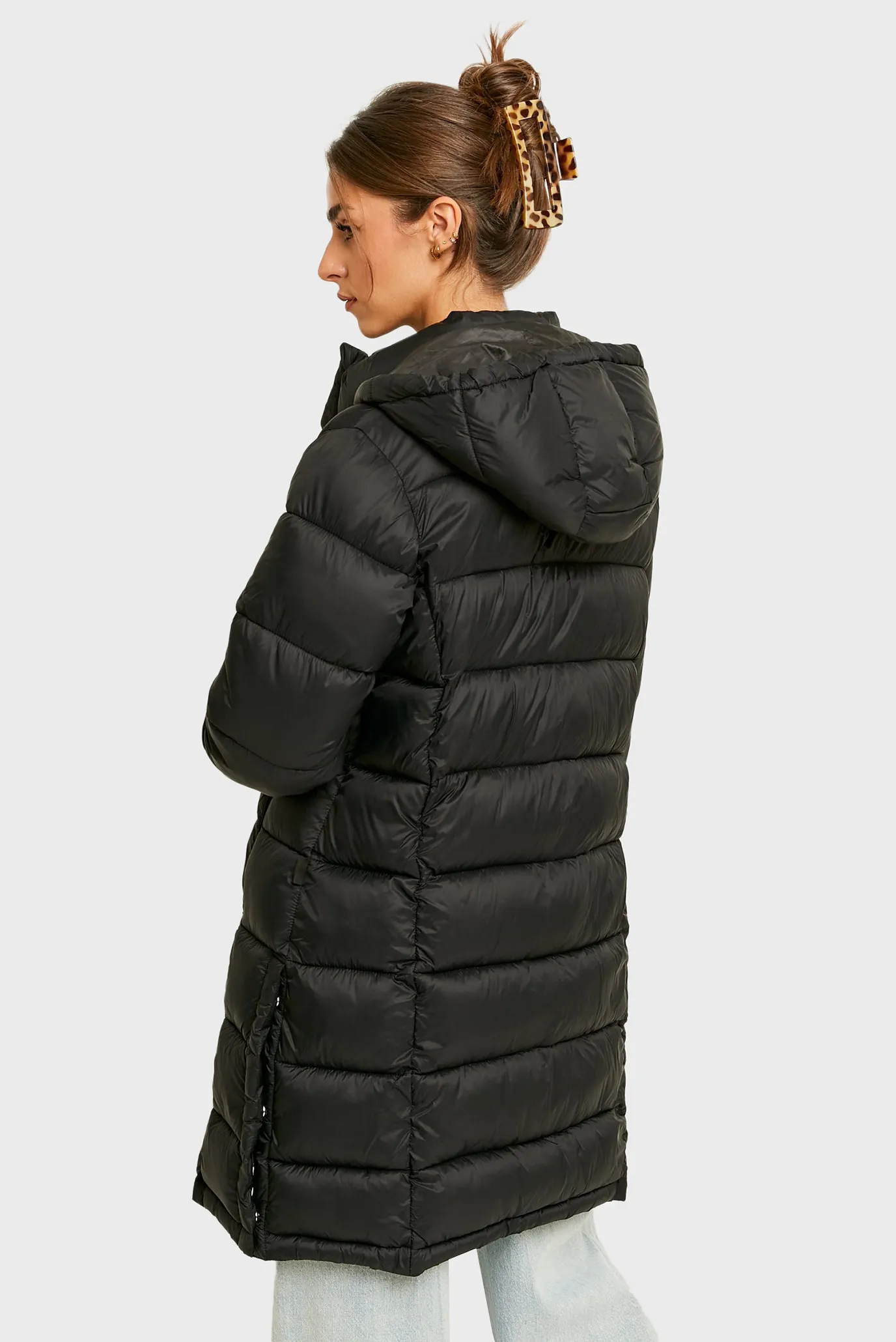 Жіноча чорна куртка 2