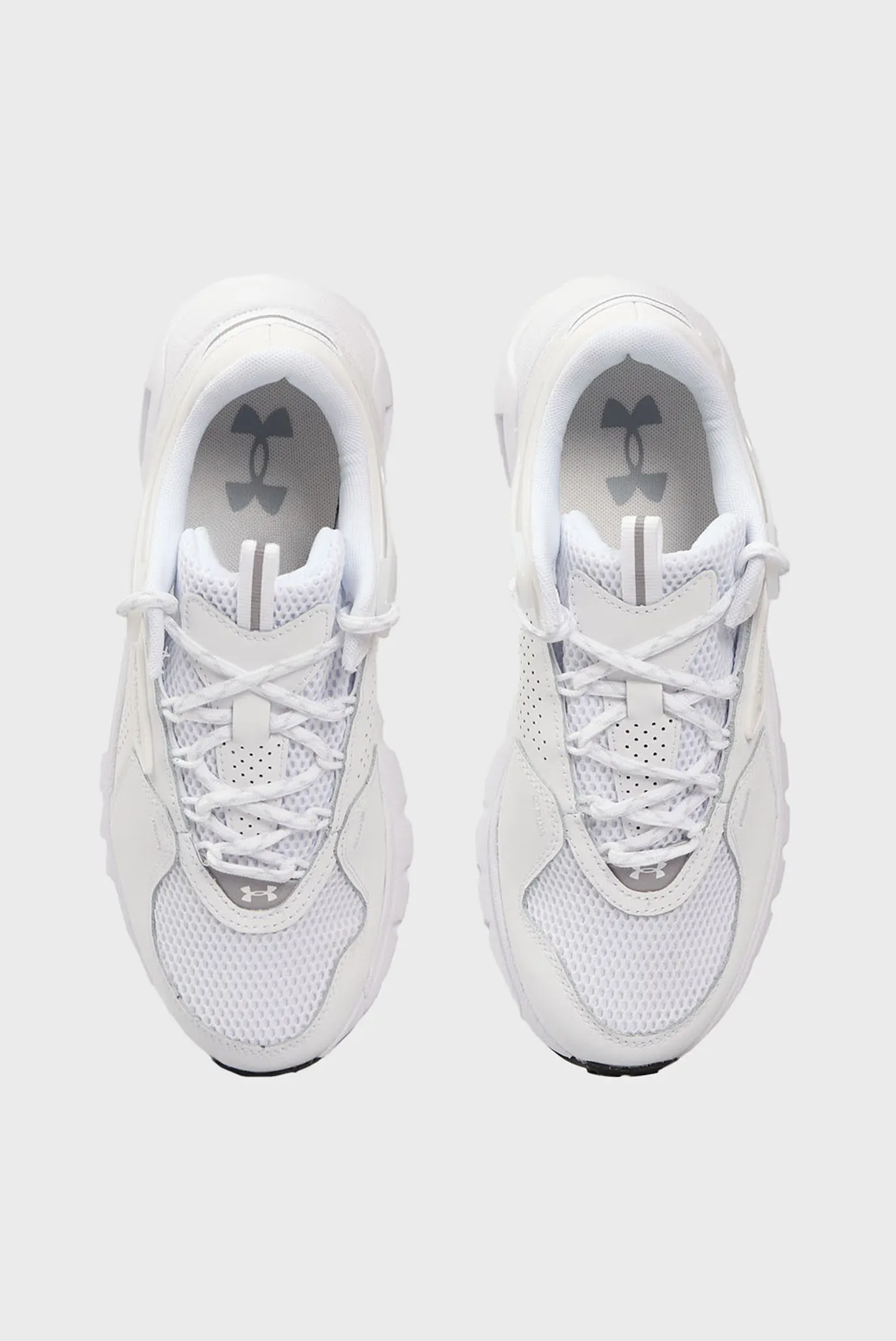 Чоловічі білі кросівки UA Summit Trek 4