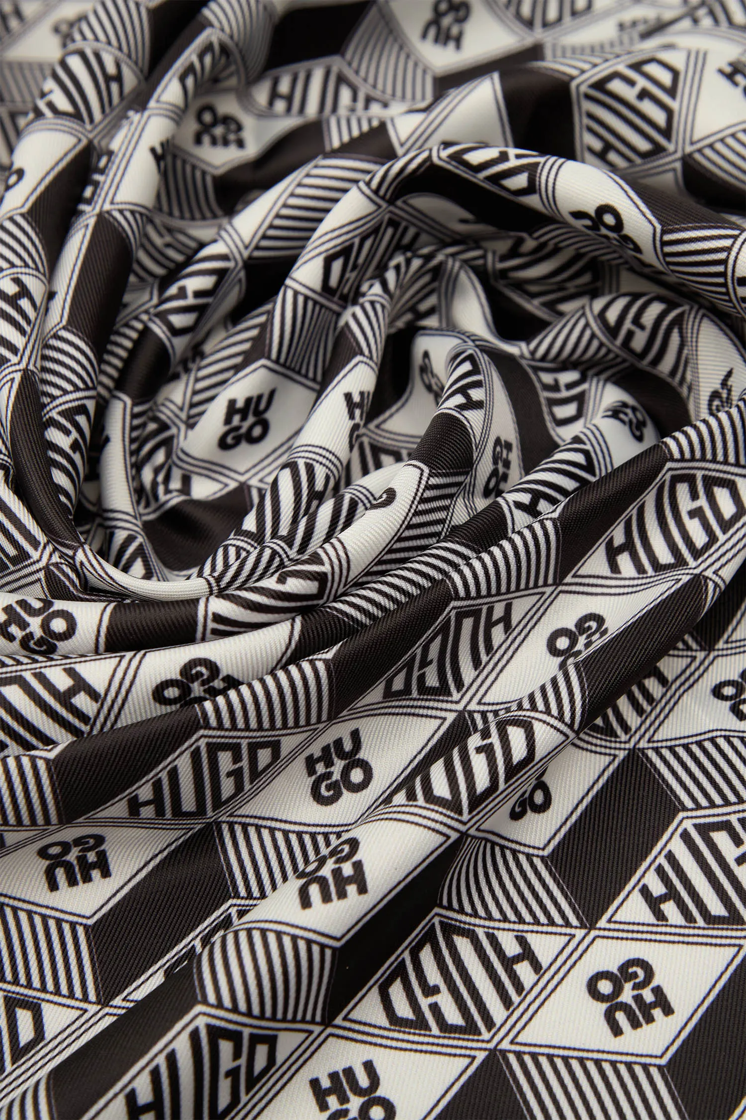 Жіноча хустка з візерунком 3