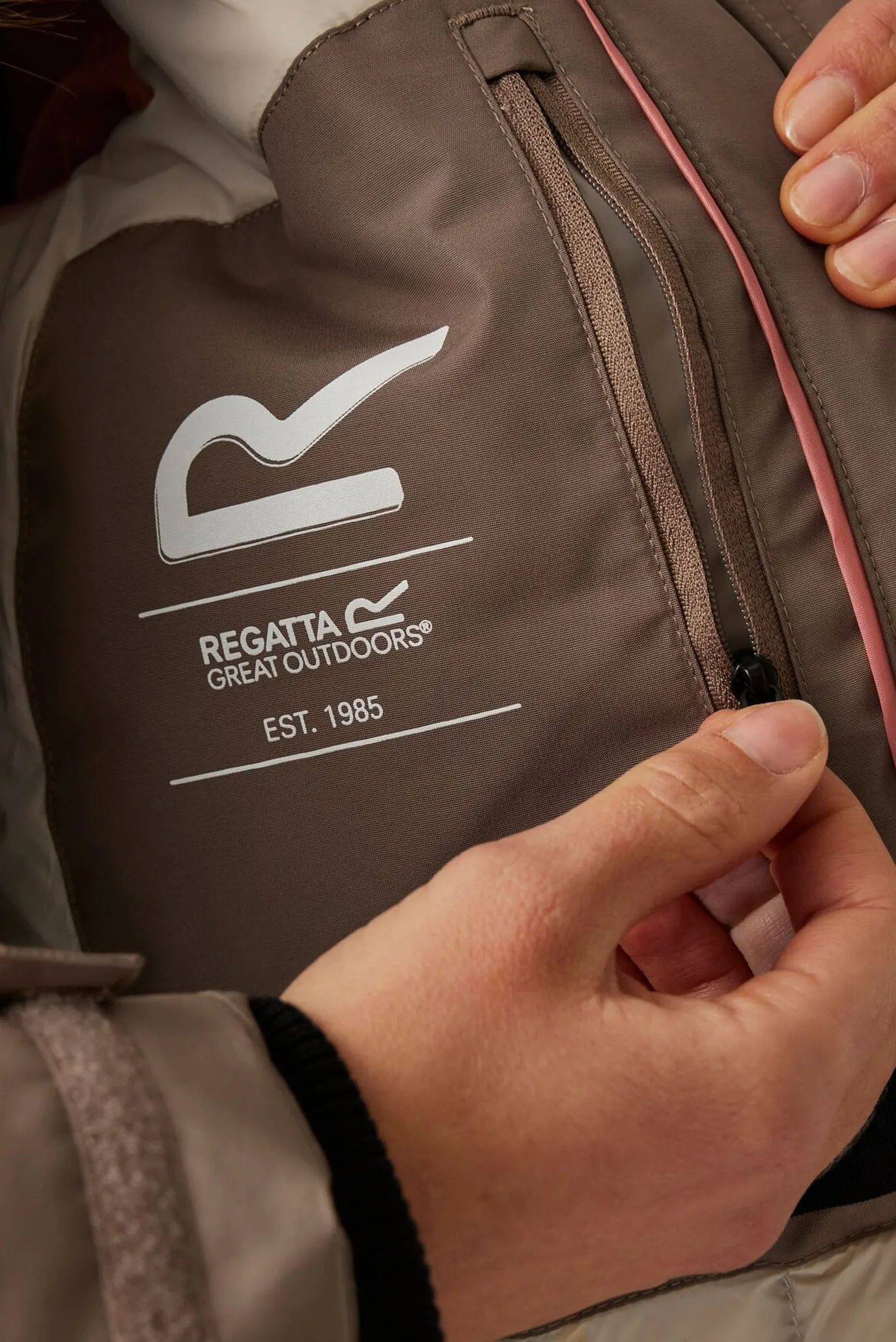 Женская коричневая парка 6