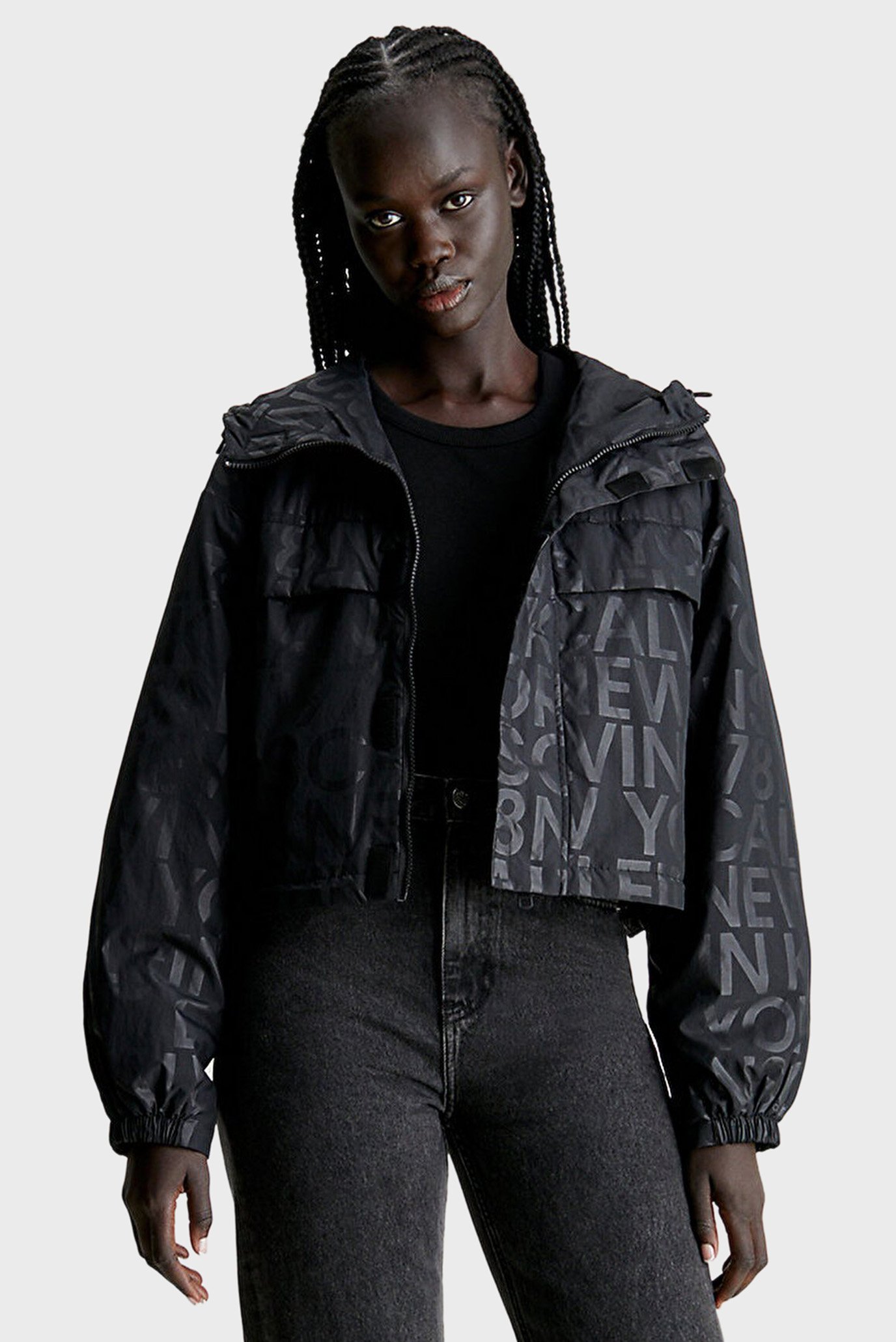Женская черная куртка с узором SHORT HOODED LOGO AOP 1