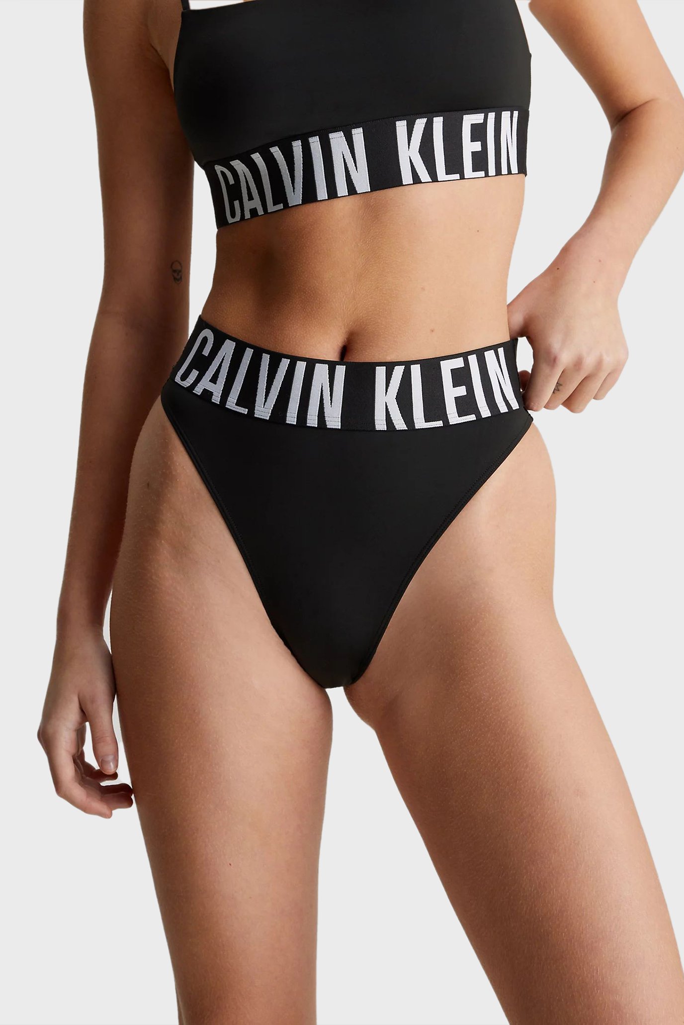 Женские трусы стринги Calvin Klein Women String Black - купить по