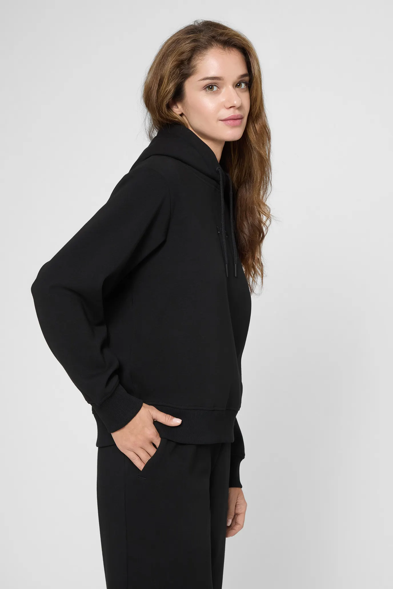 Женское черное худи 3