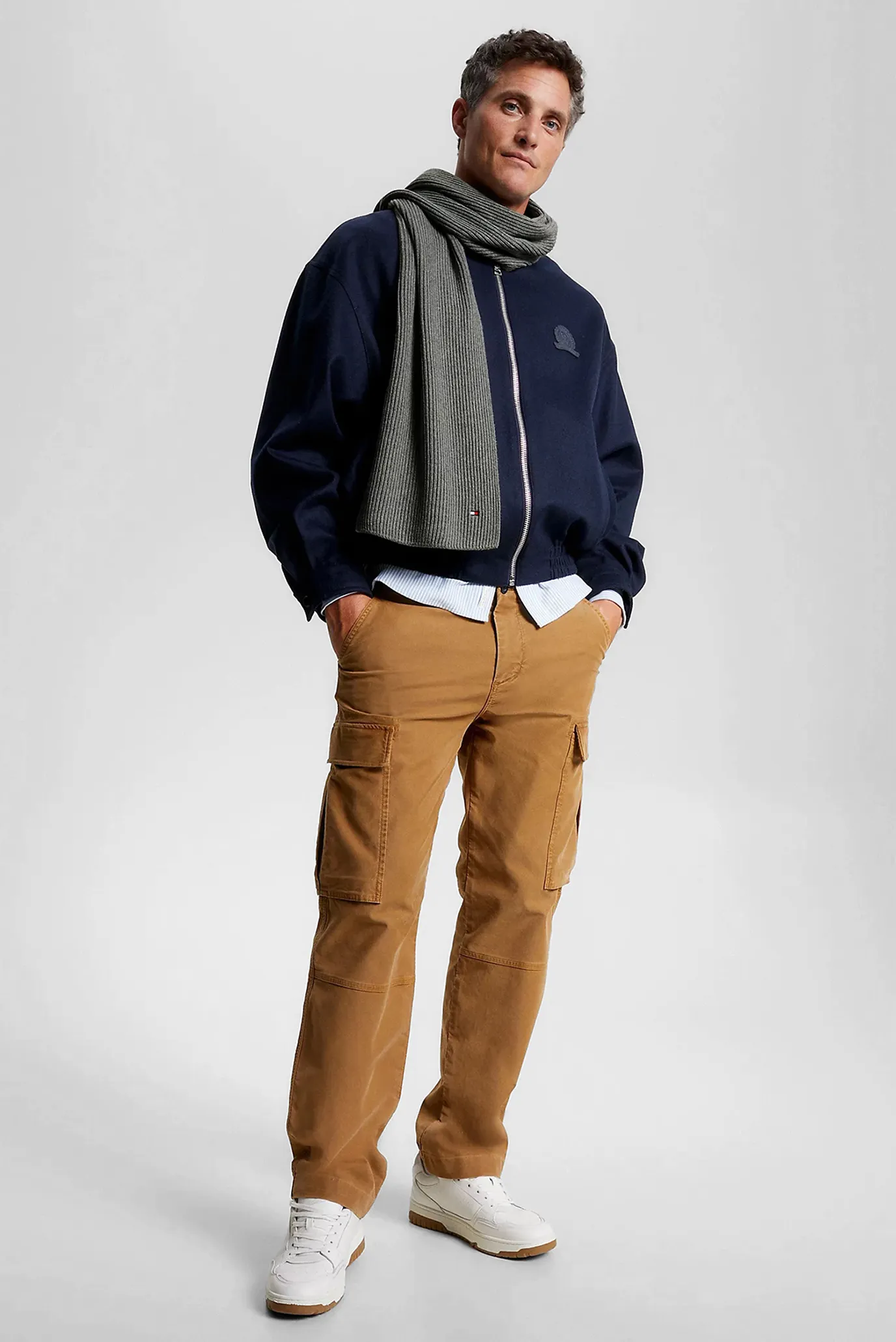 Чоловічий сірий шарф ESSENTIAL FLAG 2