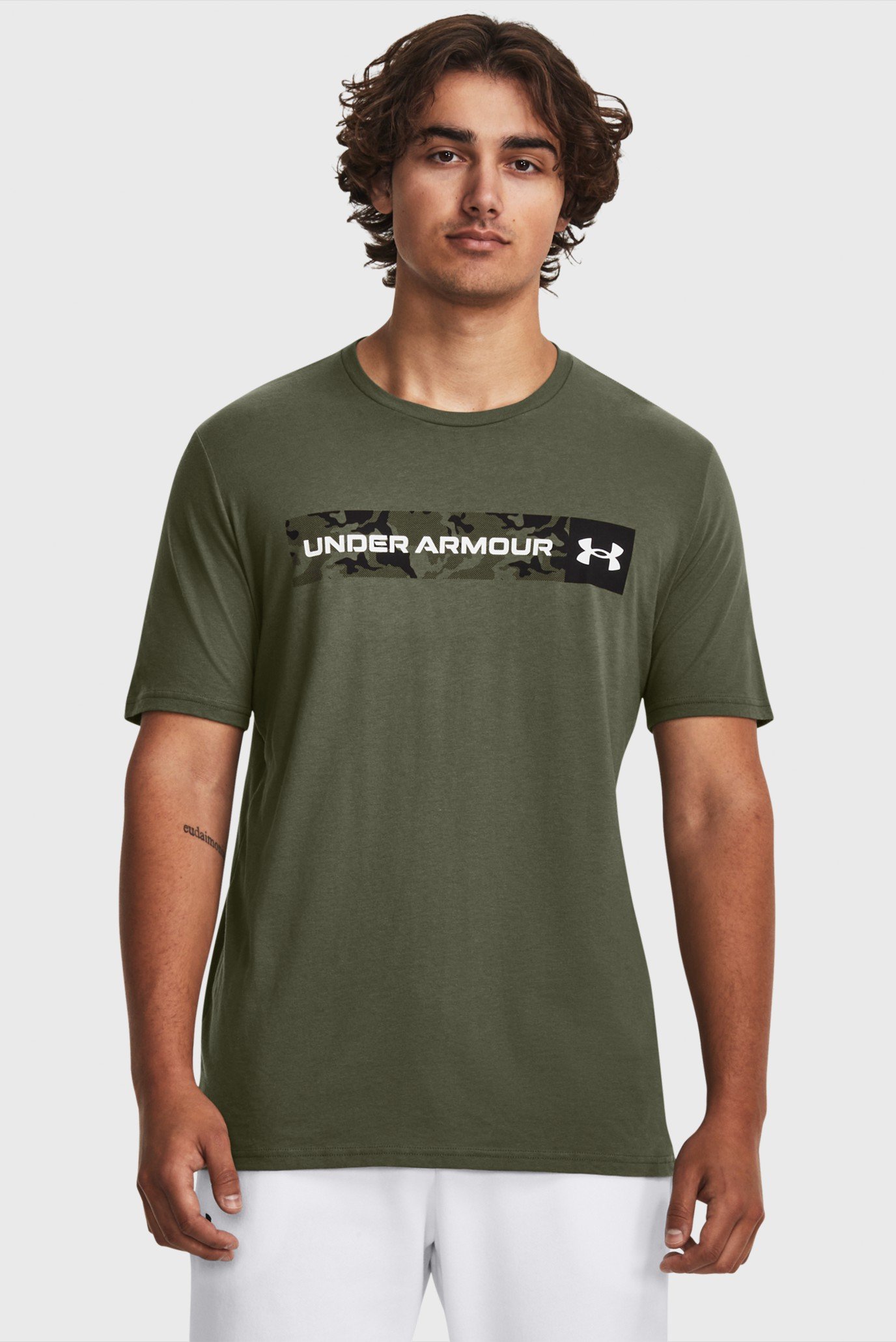 Чоловіча зелена футболка UA CAMO CHEST STRIPE SS 1