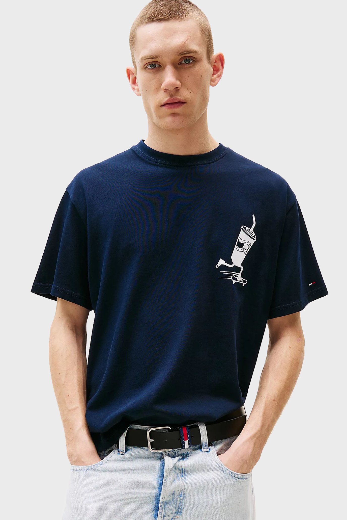 Мужская темно-синяя футболка SKATER BACK GRAPHIC Синий XXL Tommy Jeans DM0DM21830 Мужская темно-синяя футболка SKATER BACK GRAPHIC Синий XXL Tommy Jeans DM0DM21830
