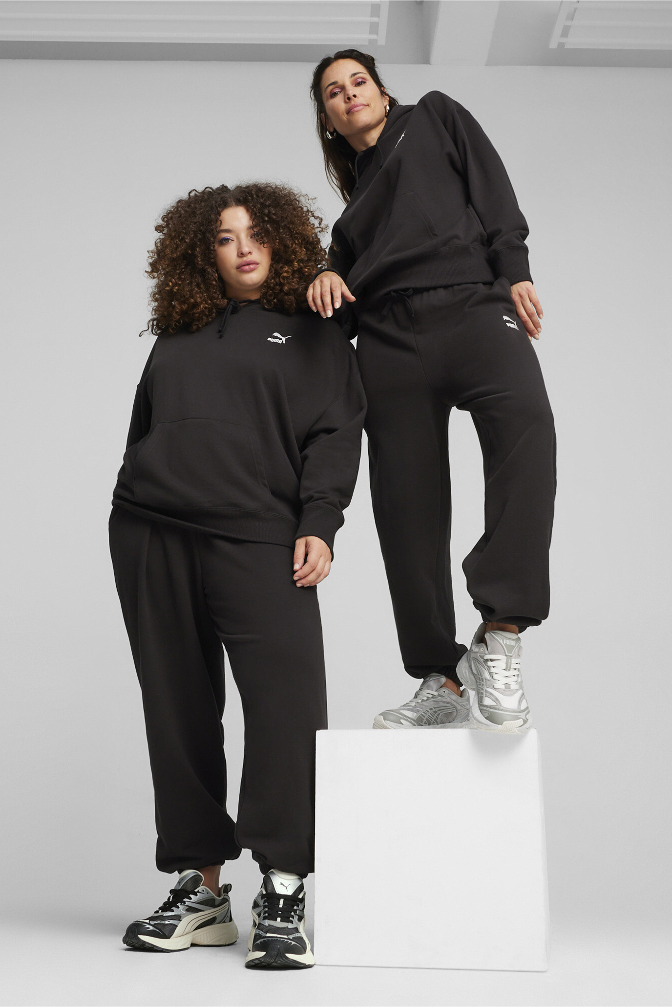 Женские черные спортивные брюки 
BETTER CLASSICS Women's Sweatpants 1