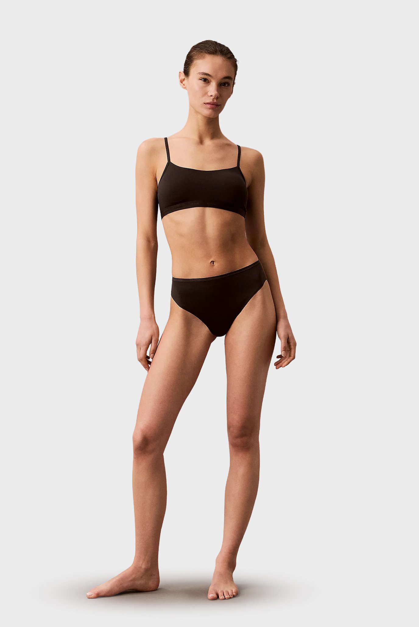 Женские черные трусики BIKINI Черный L Calvin Klein LV00QF8253 Женские черные трусики BIKINI Черный L Calvin Klein LV00QF8253