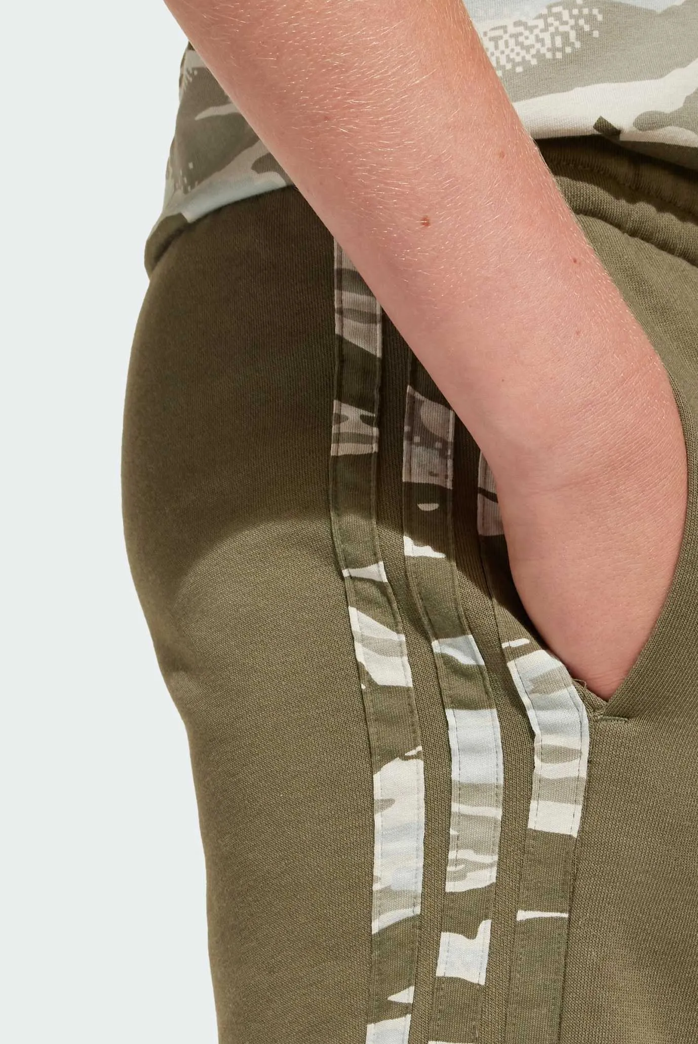 Детские оливковые шорты Seasonal Essentials Camo Kids 5