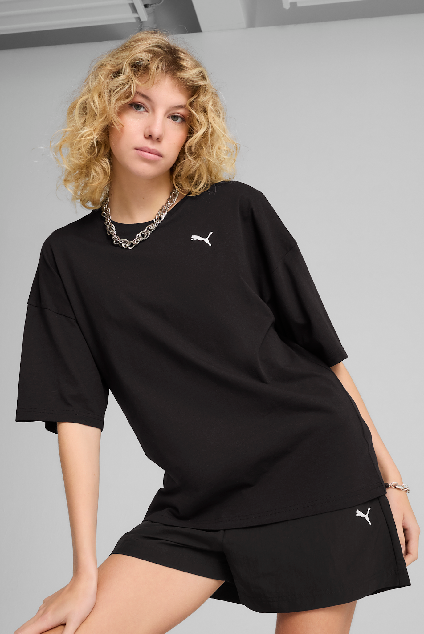 Женская черная футболка WARDROBE ESS Oversized Tee Women 1