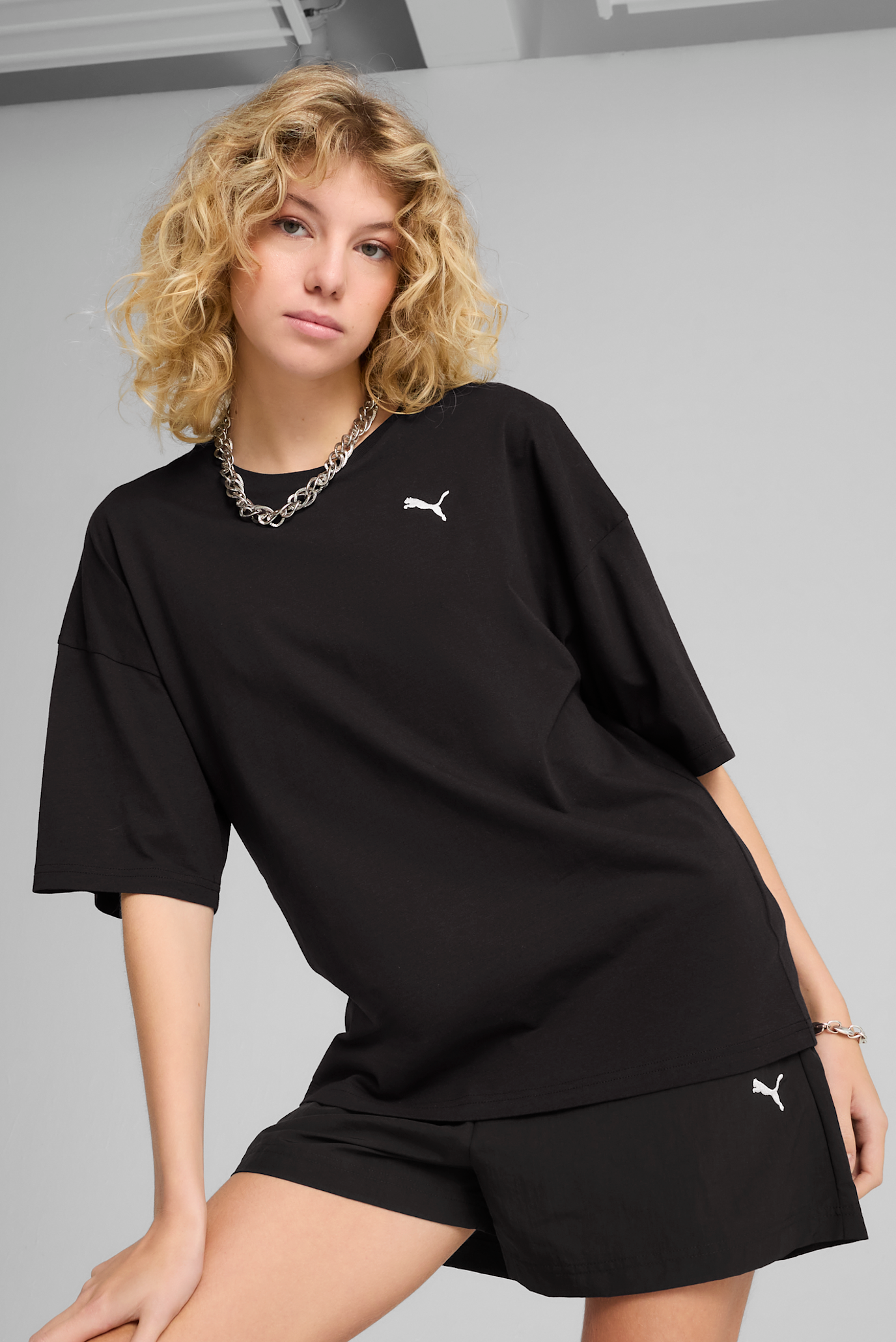 Жіноча чорна футболка WARDROBE ESS Oversized Tee Women 1