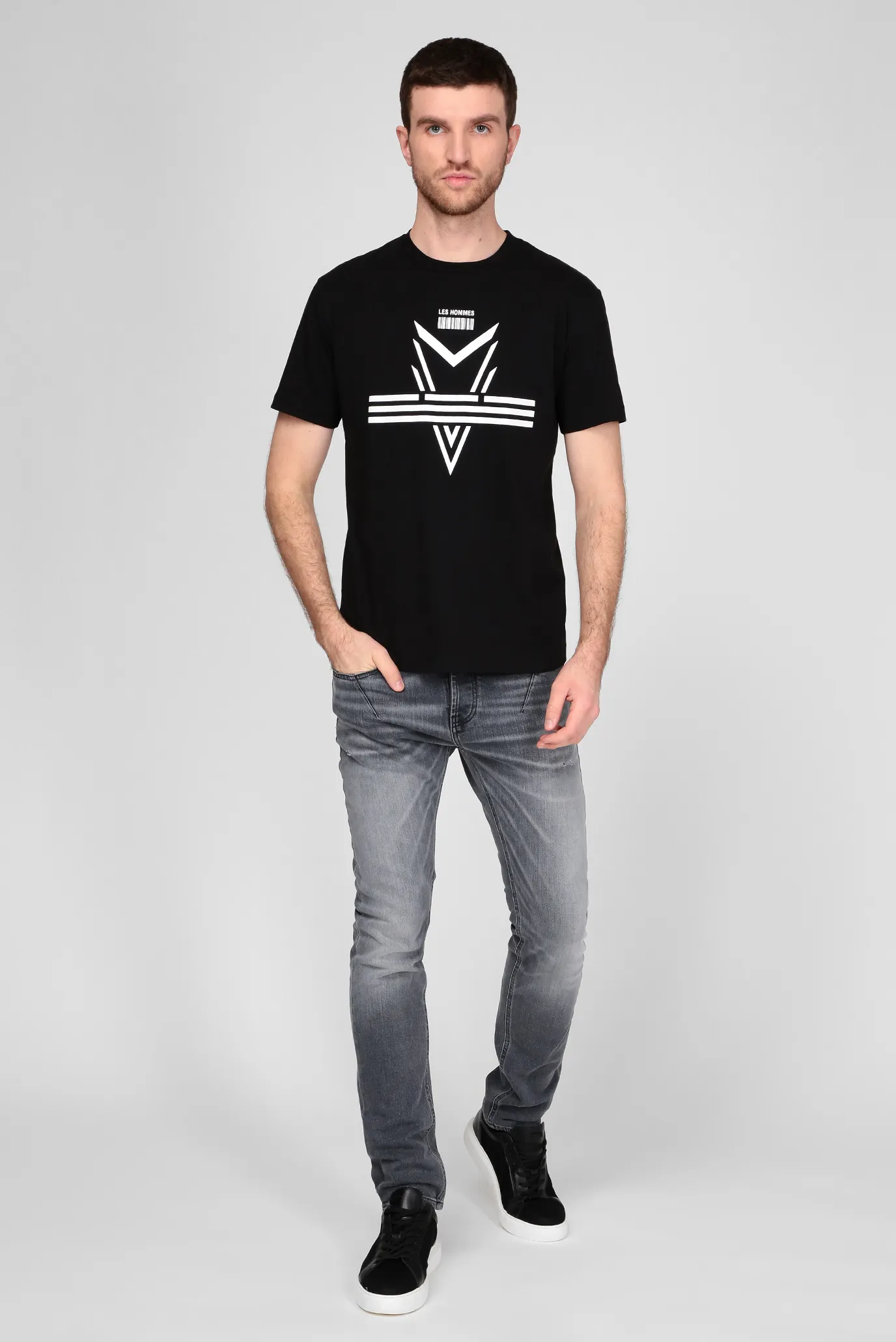 Чоловіча чорна футболка 2