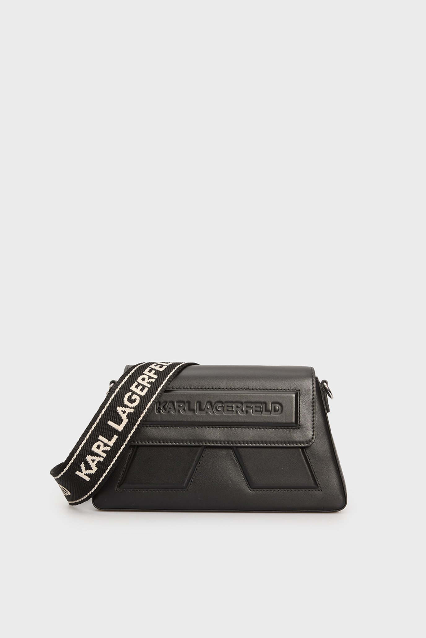 Женская черная кожаная сумка IKON Черный ONESIZE Karl Lagerfeld A2W30198 Женская черная кожаная сумка IKON Черный ONESIZE Karl Lagerfeld A2W30198