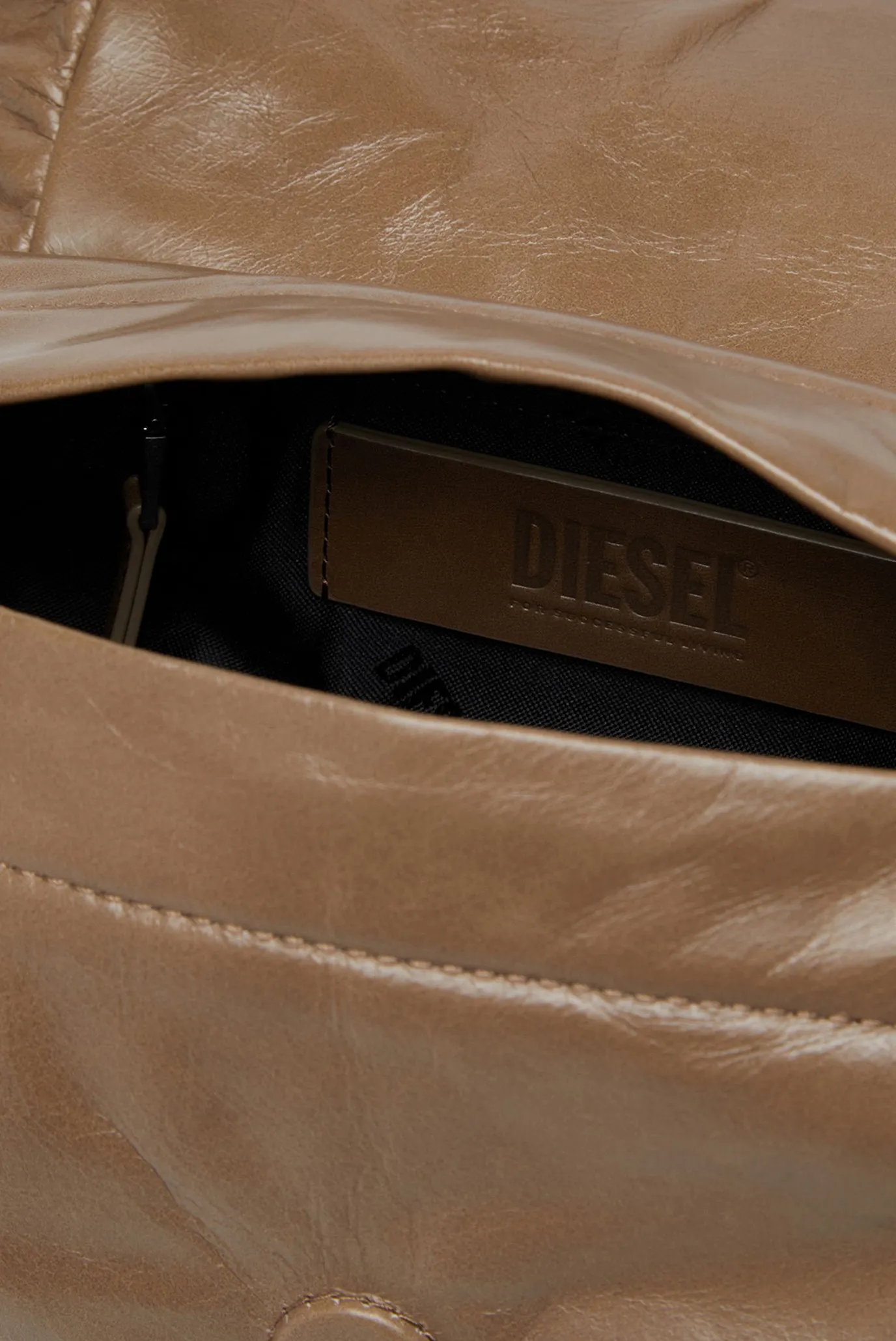 Жіноча бежева шкіряна сумка SCRUNCH-D 5