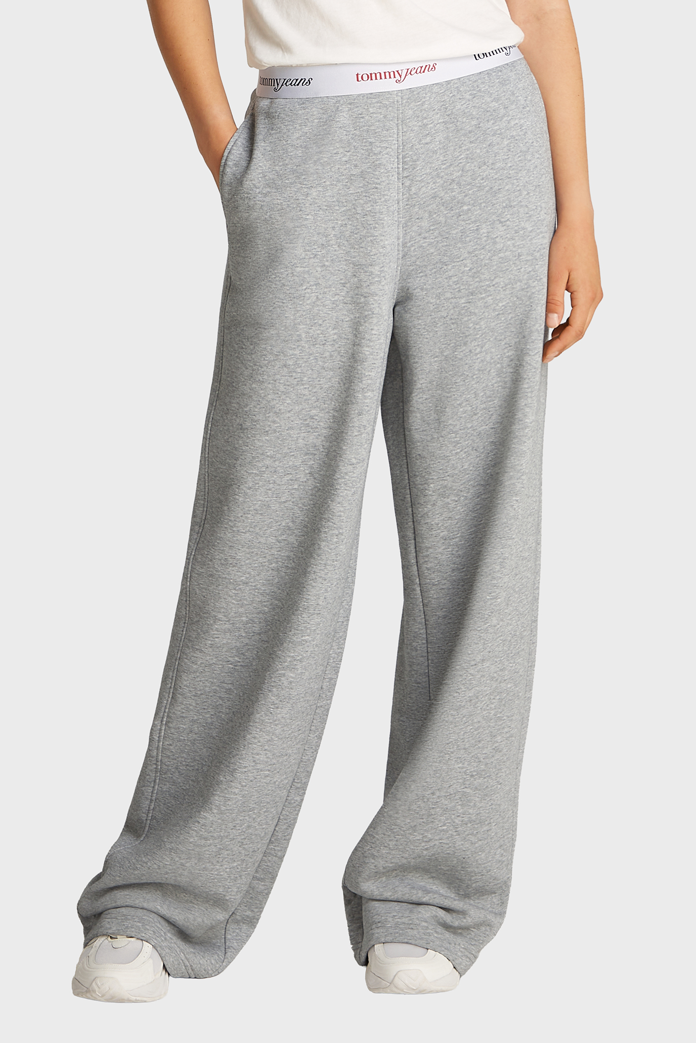 Женские серые спортивные брюки TJW TAPE SWEATPANTS EXT Серый S Tommy Jeans DW0DW20208 Женские серые спортивные брюки TJW TAPE SWEATPANTS EXT Серый S Tommy Jeans DW0DW20208