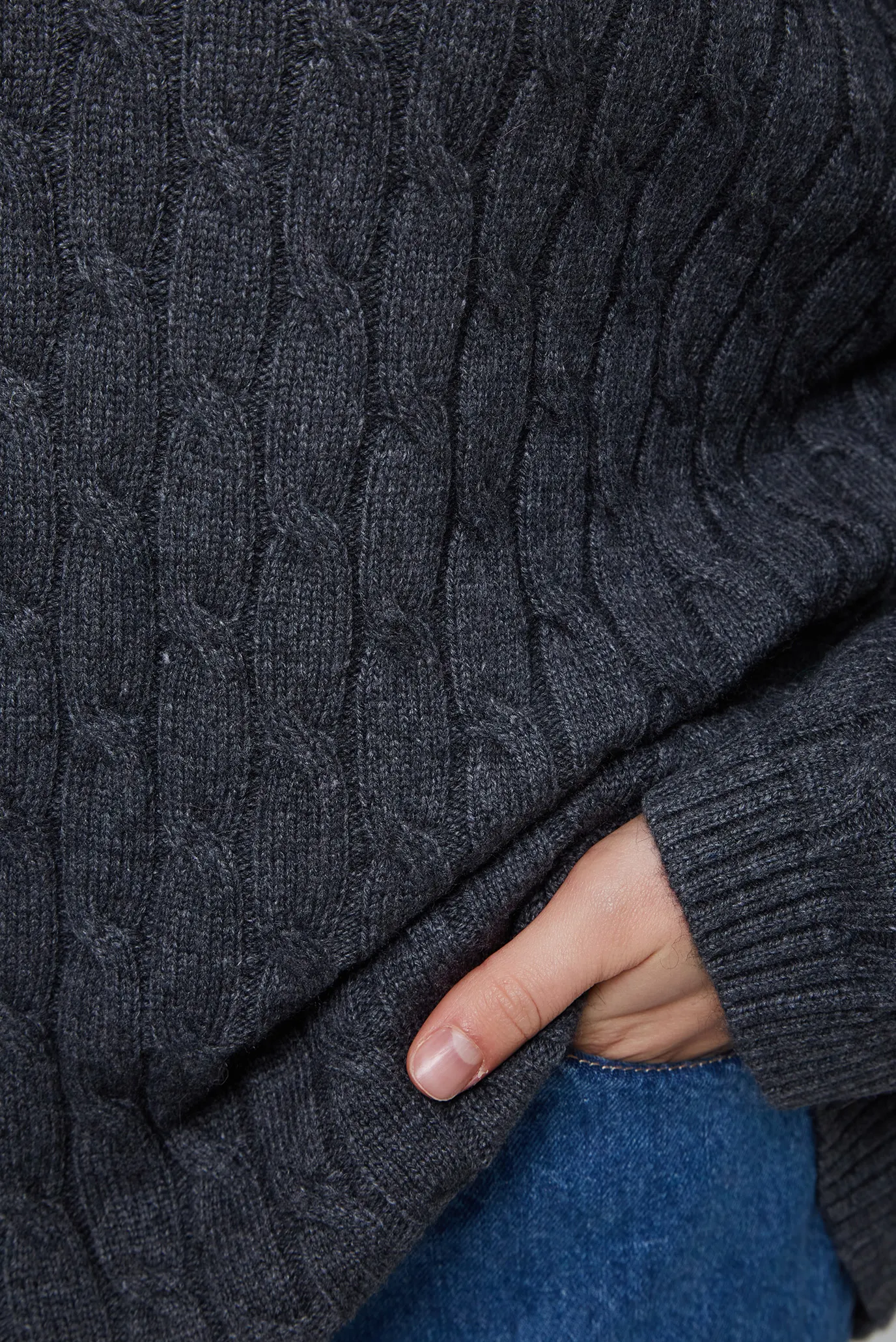 Женский темно-серый свитер 6