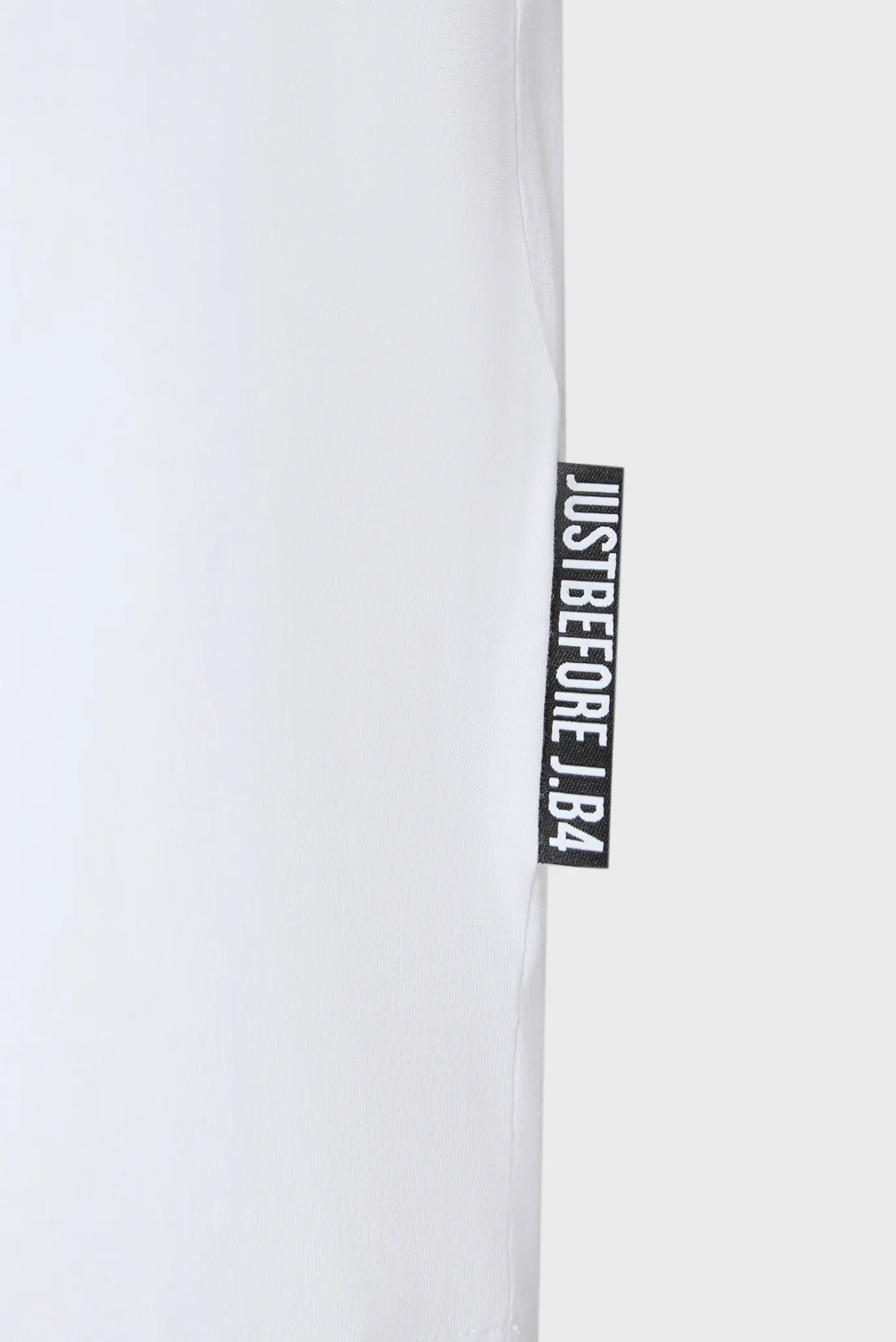 Женская белая футболка 3