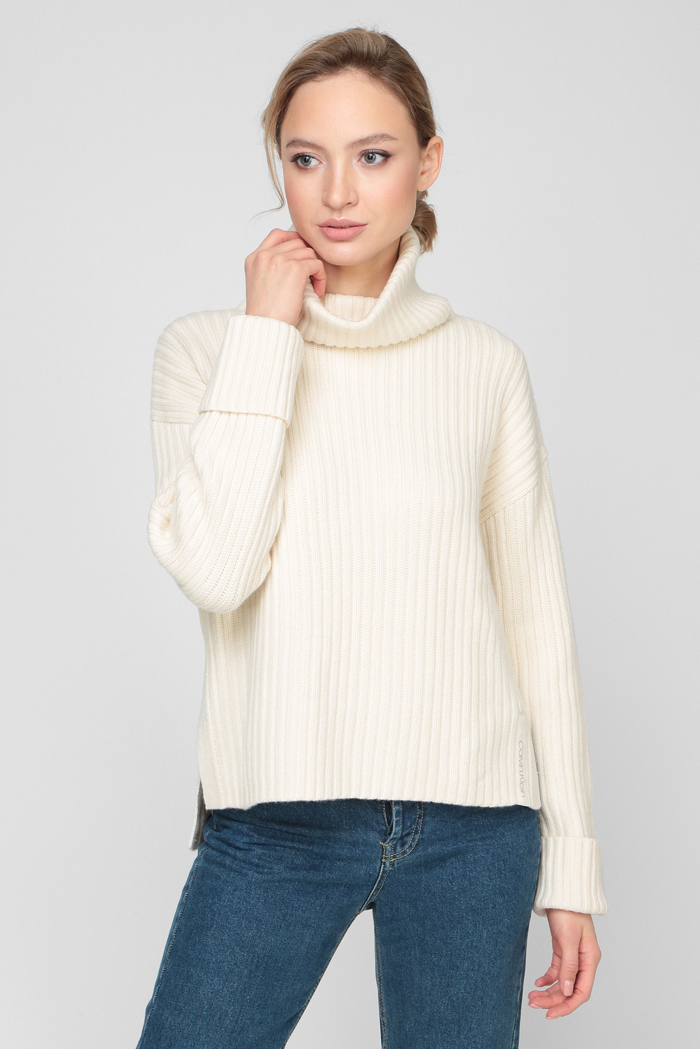Женский бежевый шерстяной свитер 1