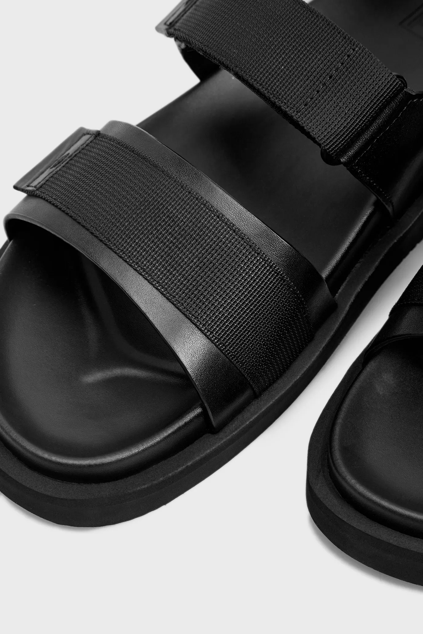 Чоловічі чорні шкіряні сандалі 2